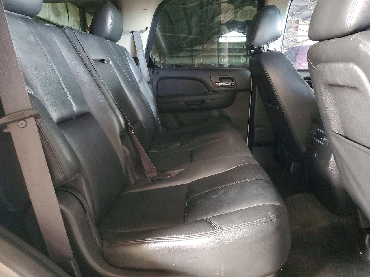 2013 Chevrolet Tahoe C1500 Lt Серебряный vin: 1GNSCBE01DR314110