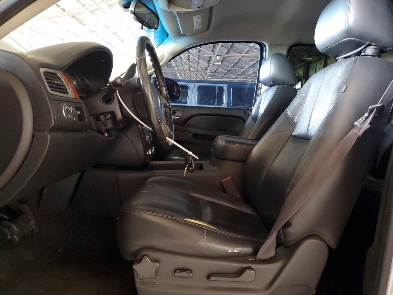 2013 Chevrolet Tahoe C1500 Lt Серебряный vin: 1GNSCBE01DR314110