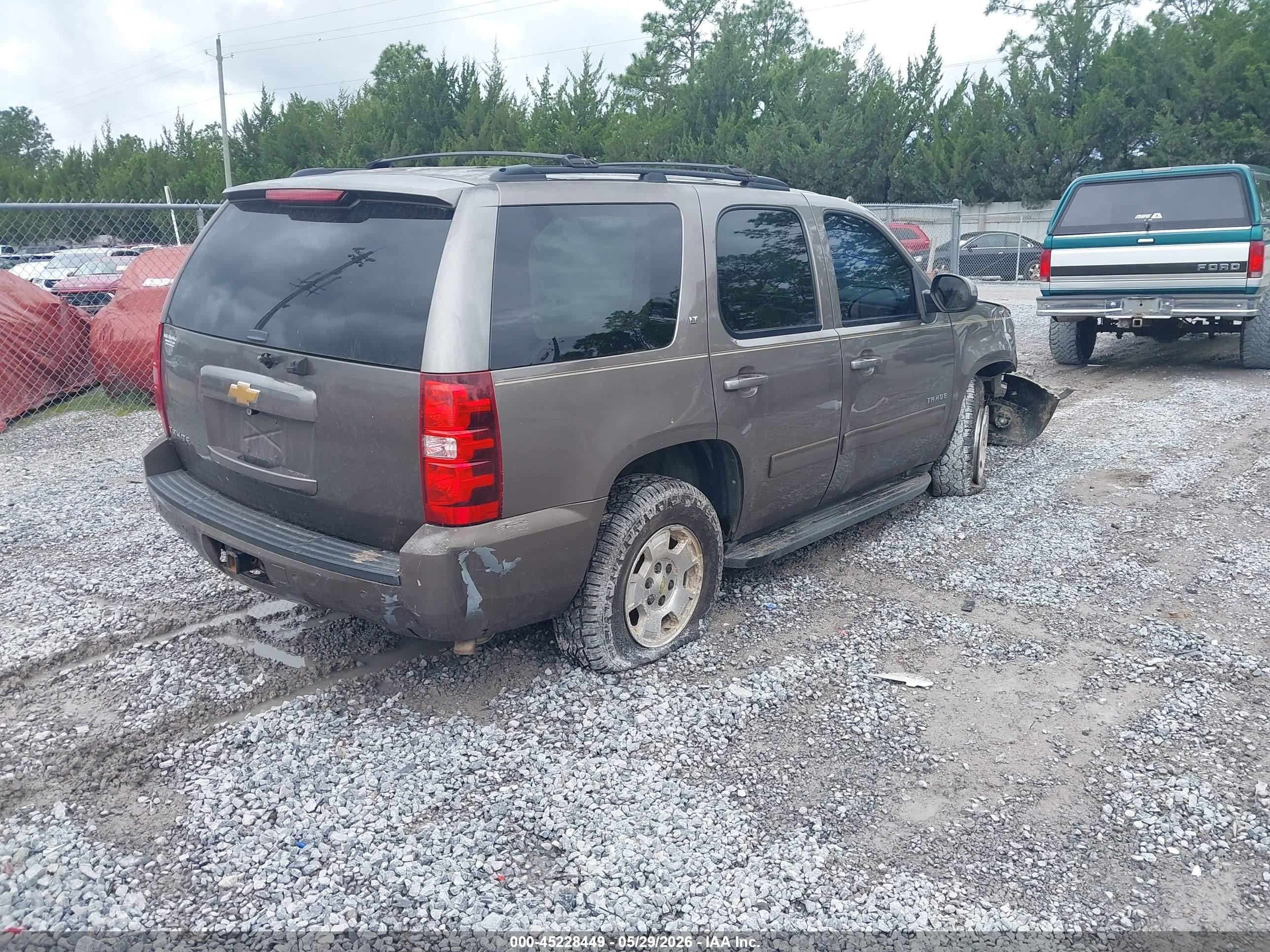 2013 Chevrolet Tahoe Lt Gray vin: 1GNSCBE01DR346927