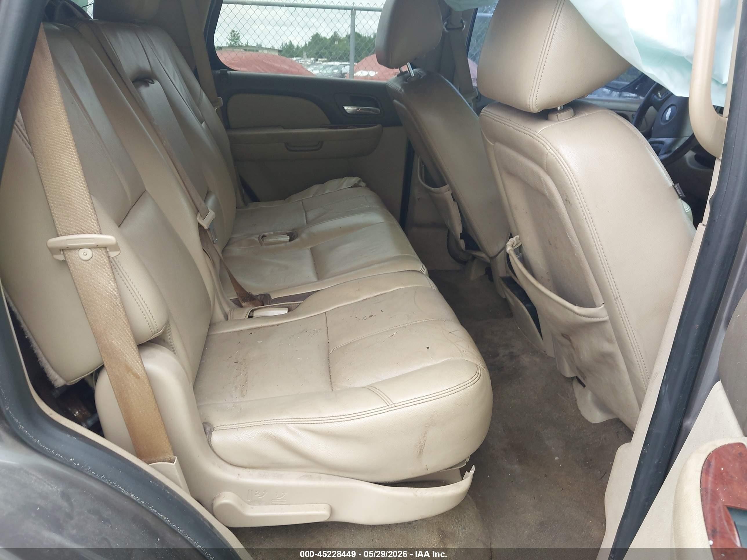 2013 Chevrolet Tahoe Lt Gray vin: 1GNSCBE01DR346927