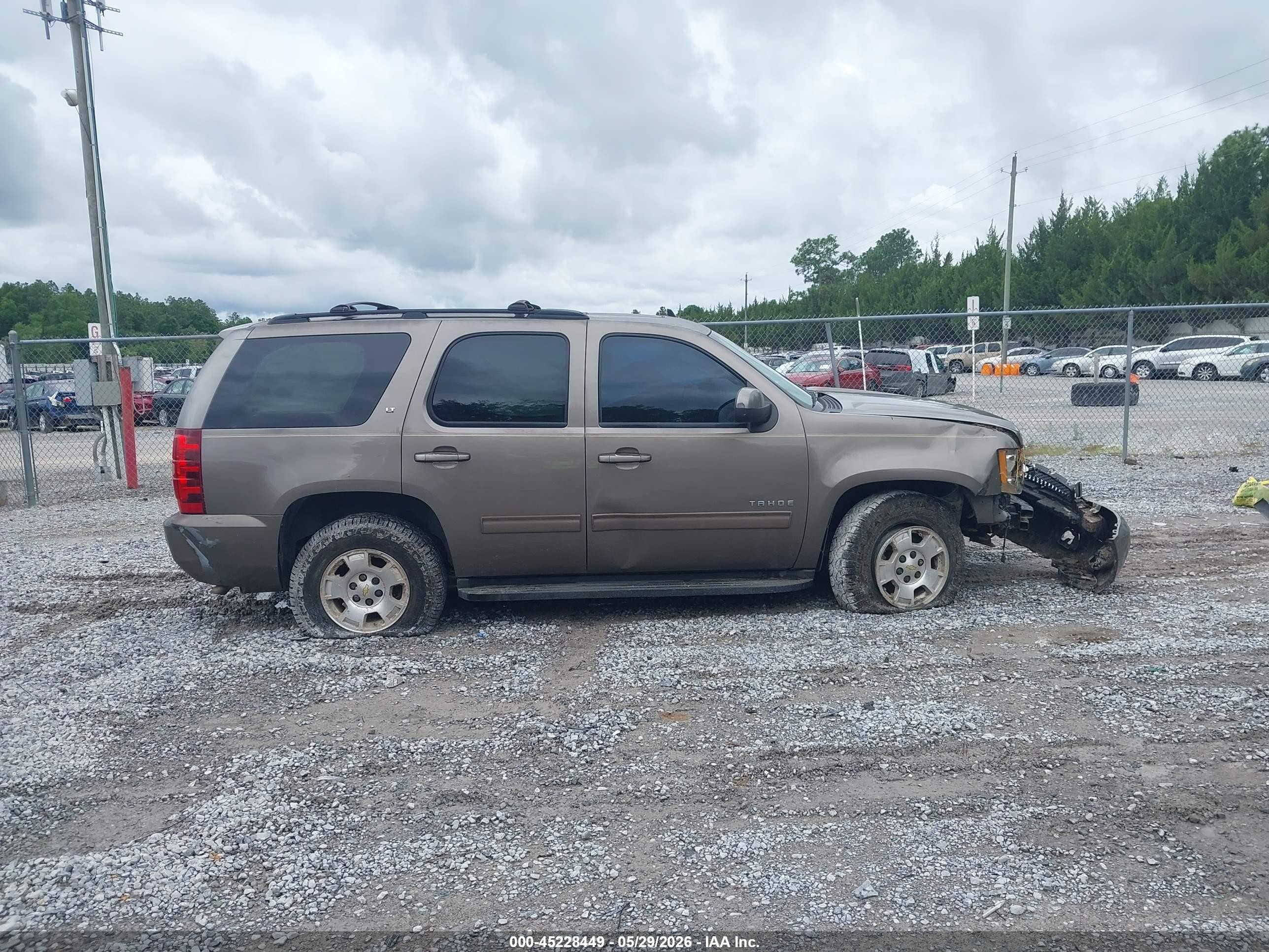 2013 Chevrolet Tahoe Lt Gray vin: 1GNSCBE01DR346927