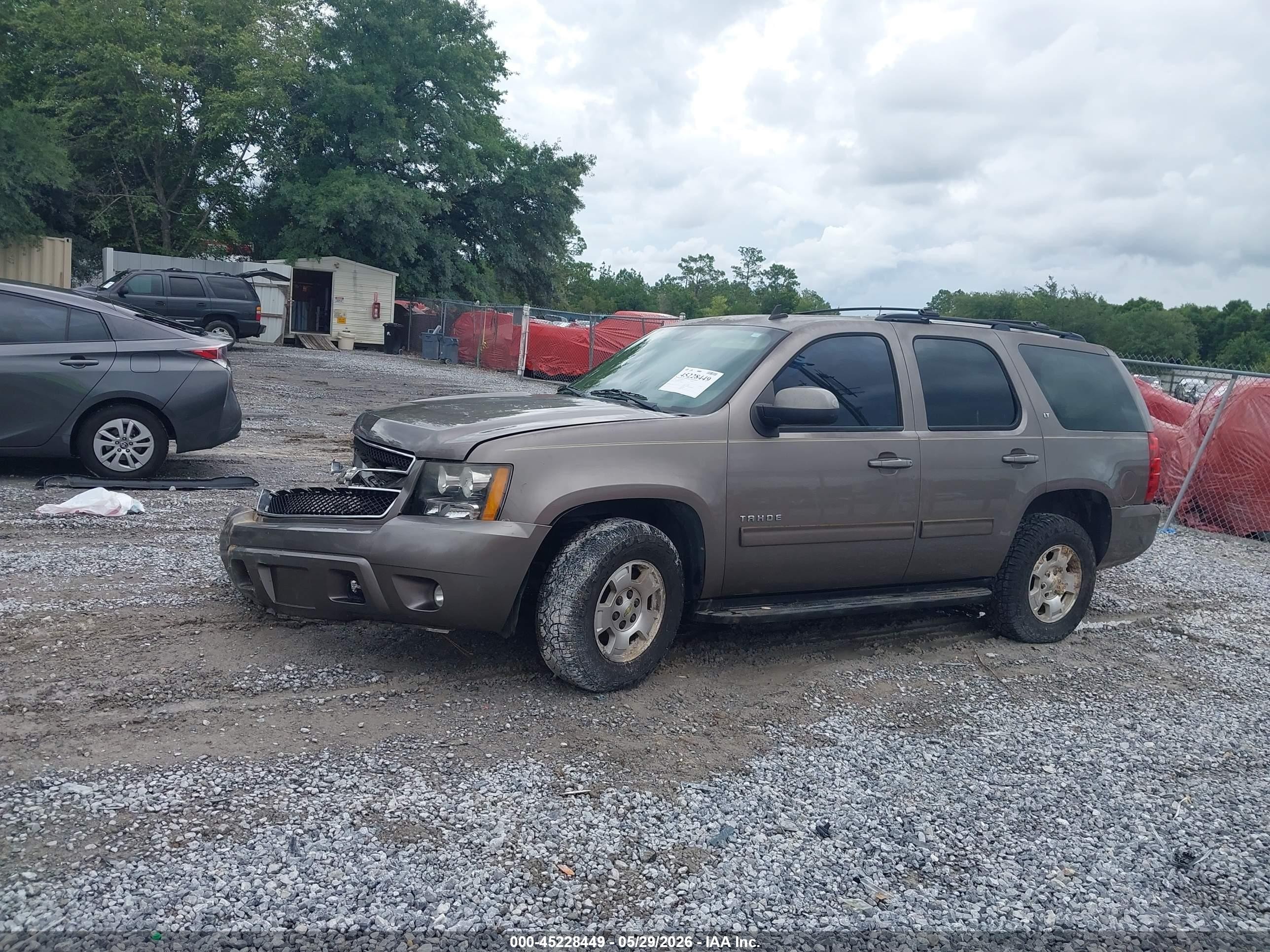 2013 Chevrolet Tahoe Lt Gray vin: 1GNSCBE01DR346927