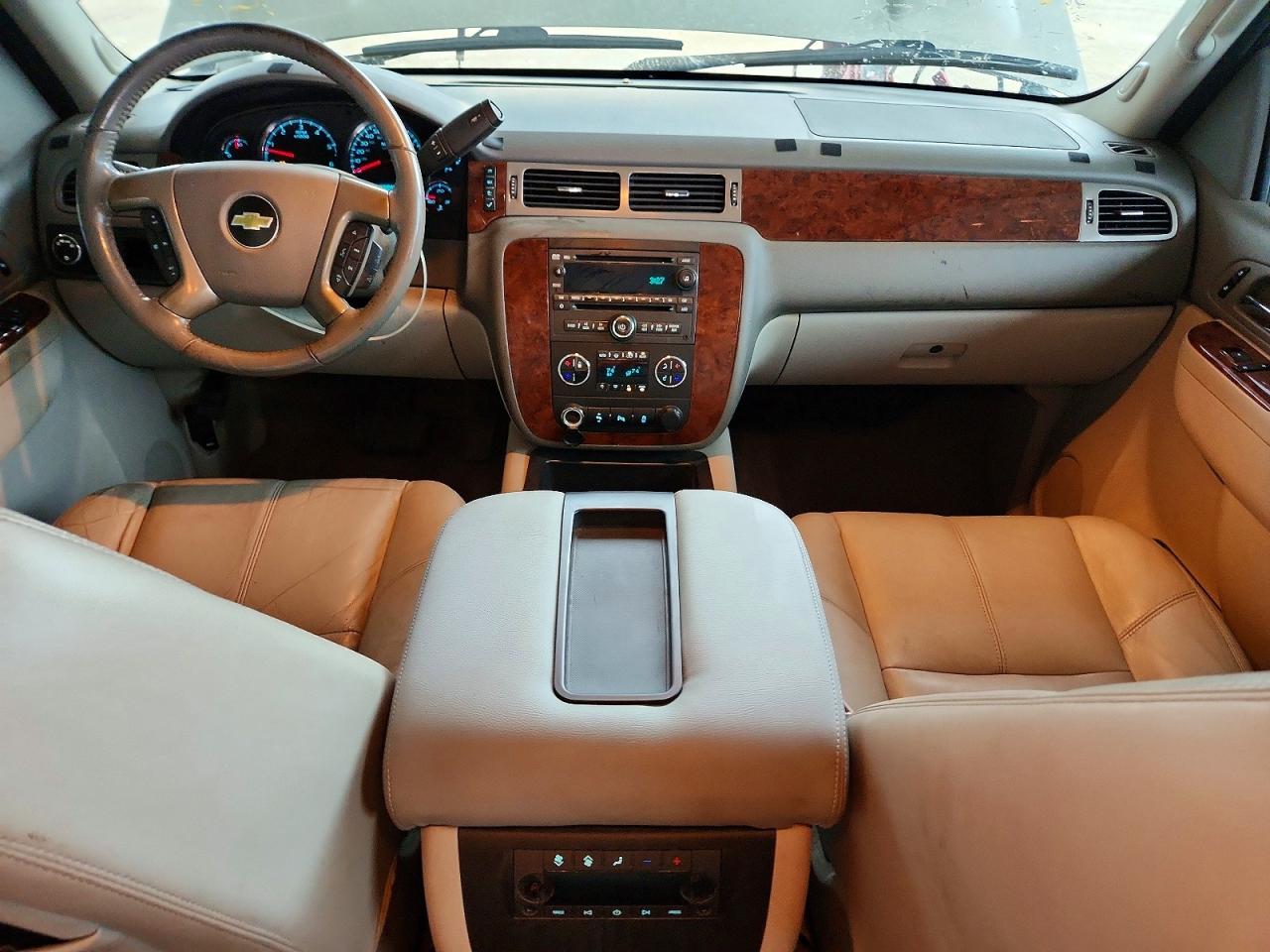 2014 Chevrolet Tahoe C1500 Lt Серебряный vin: 1GNSCBE01ER215109