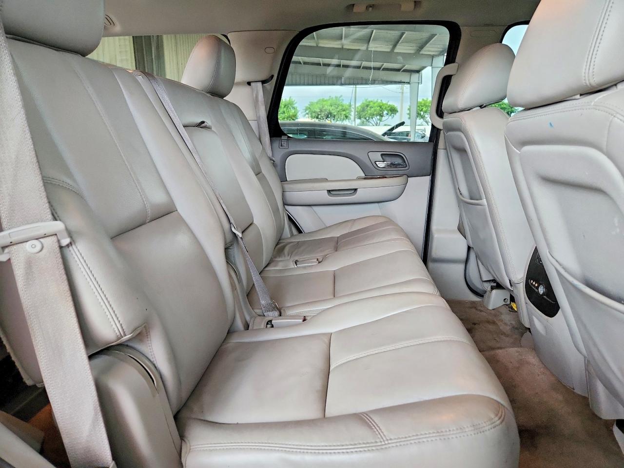 2014 Chevrolet Tahoe C1500 Lt Серебряный vin: 1GNSCBE01ER215109