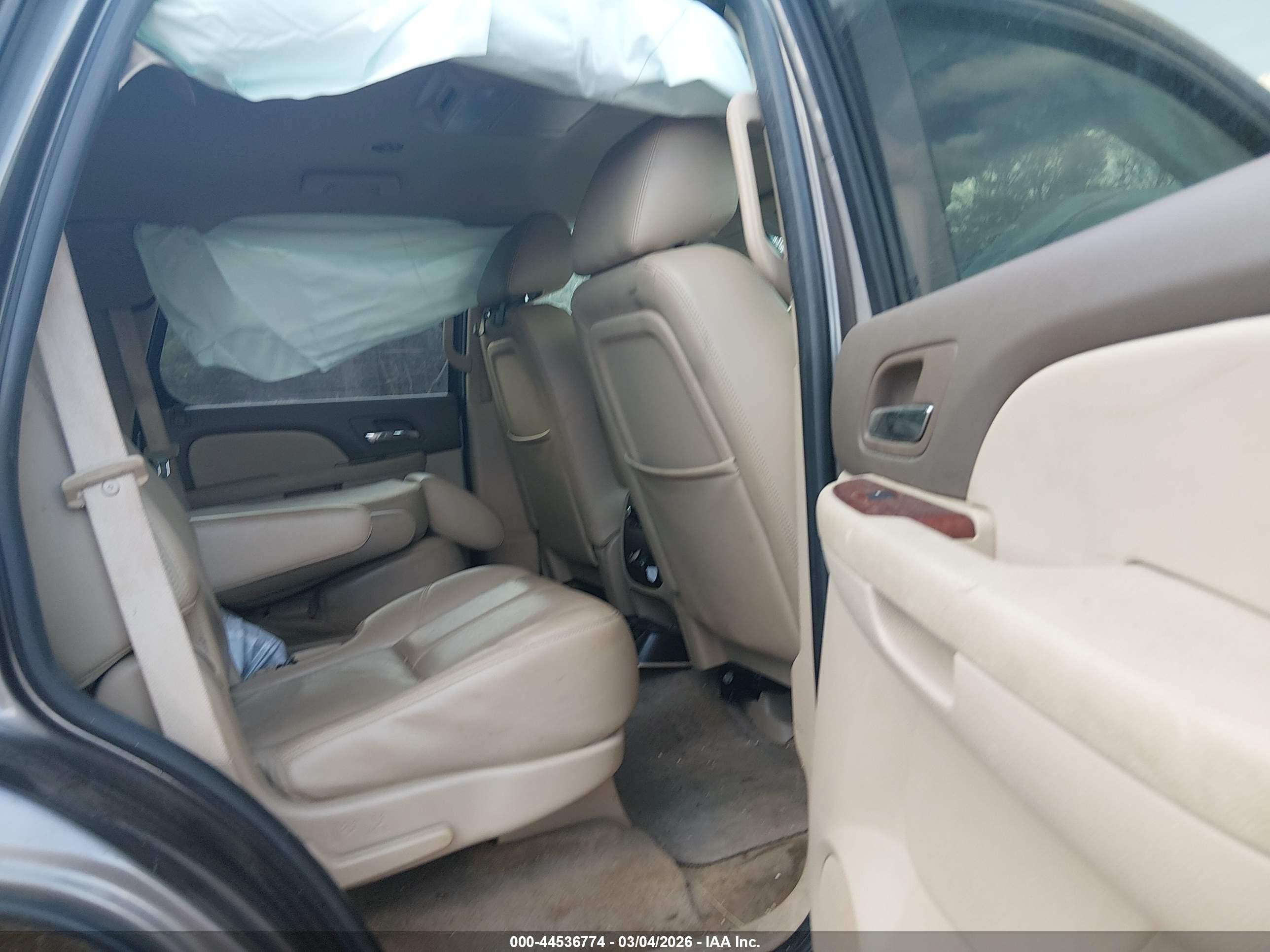 2011 Chevrolet Tahoe Lt Gold vin: 1GNSCBE02BR186831