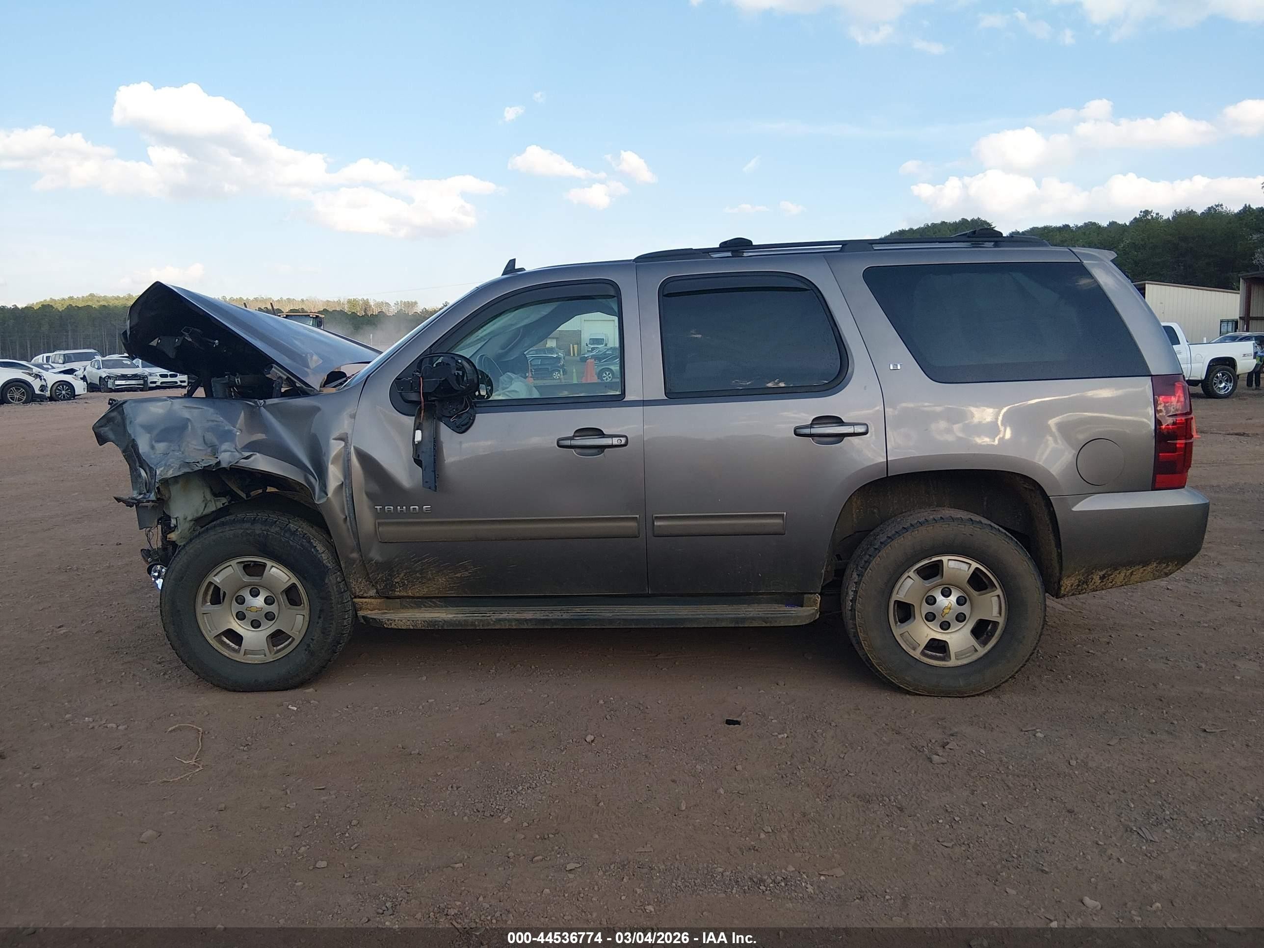 2011 Chevrolet Tahoe Lt Gold vin: 1GNSCBE02BR186831