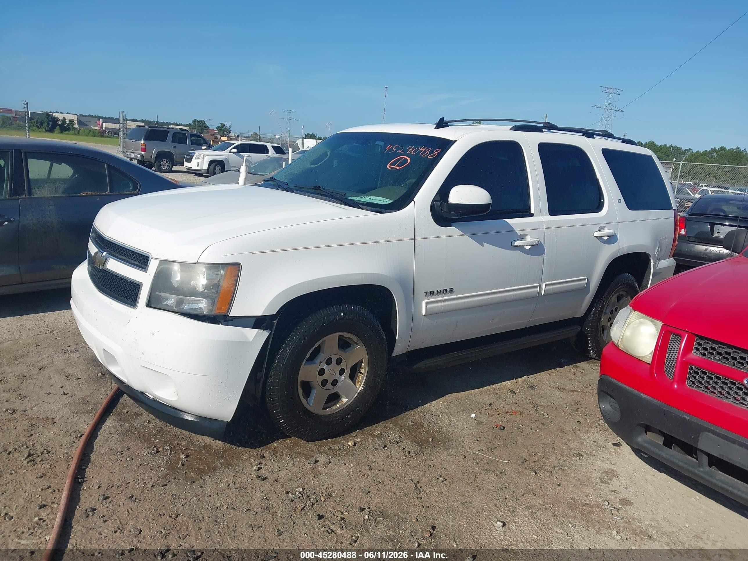 2011 Chevrolet Tahoe Lt White vin: 1GNSCBE02BR247837