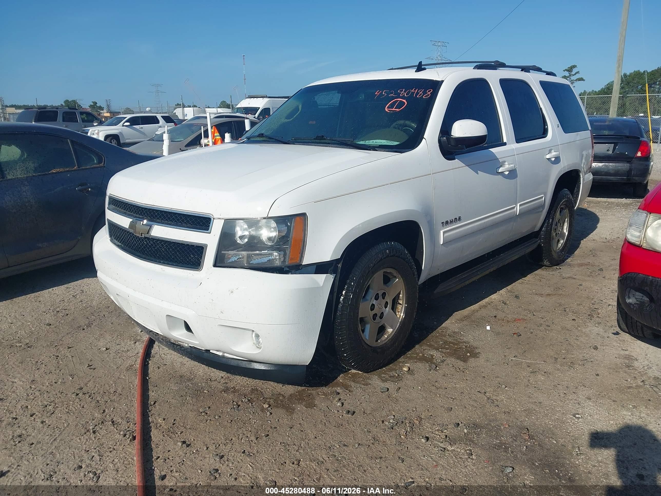 2011 Chevrolet Tahoe Lt White vin: 1GNSCBE02BR247837