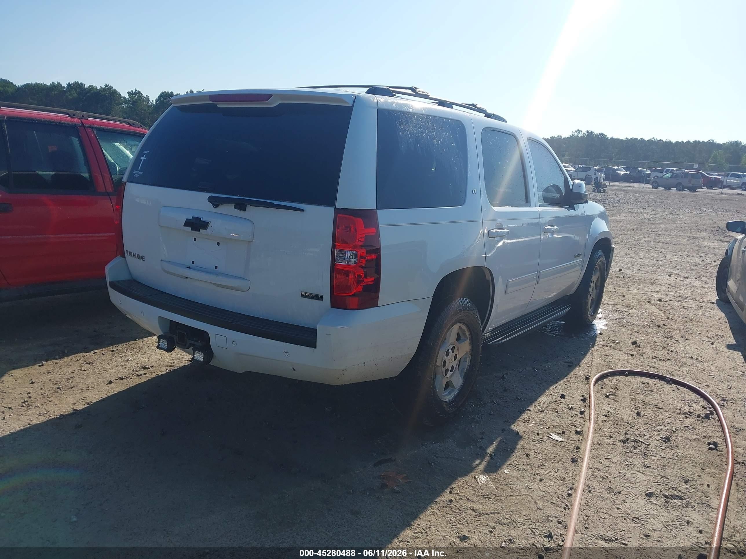 2011 Chevrolet Tahoe Lt White vin: 1GNSCBE02BR247837