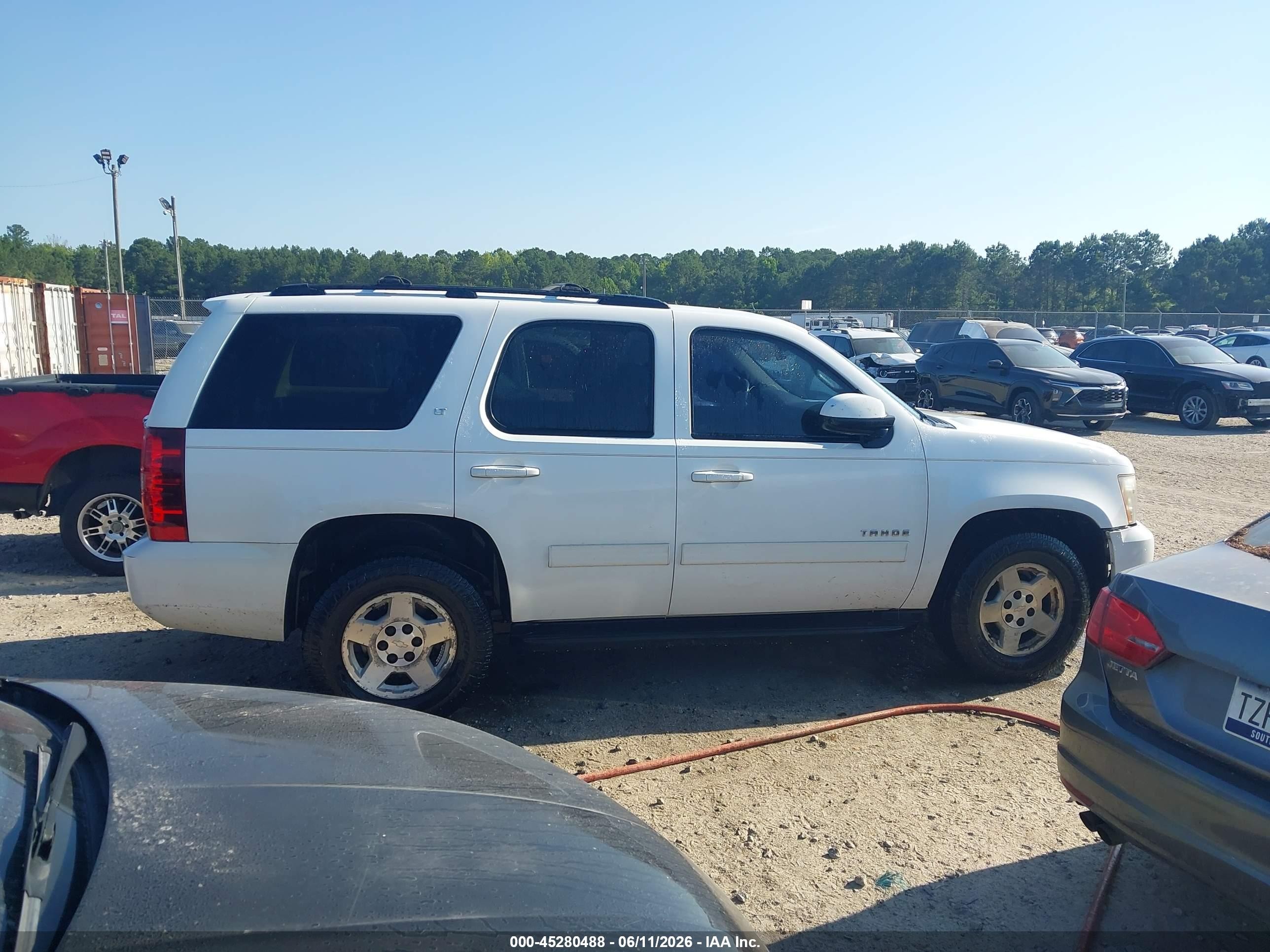 2011 Chevrolet Tahoe Lt White vin: 1GNSCBE02BR247837