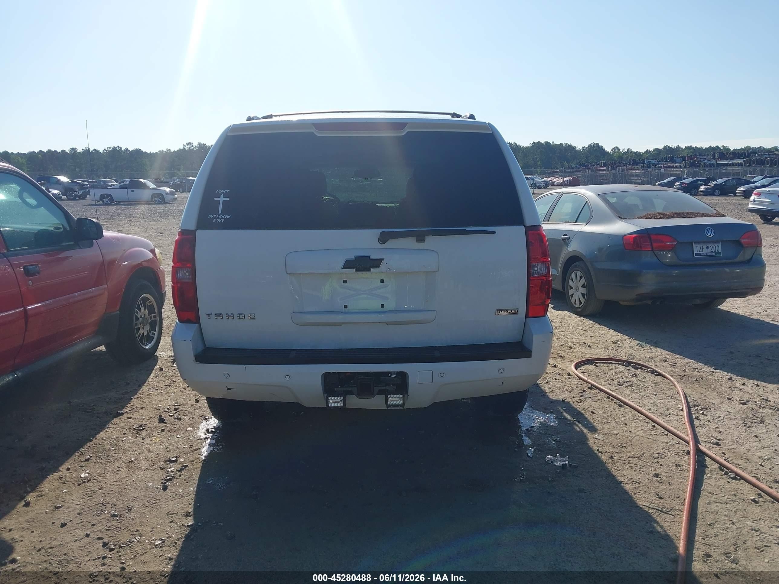 2011 Chevrolet Tahoe Lt White vin: 1GNSCBE02BR247837