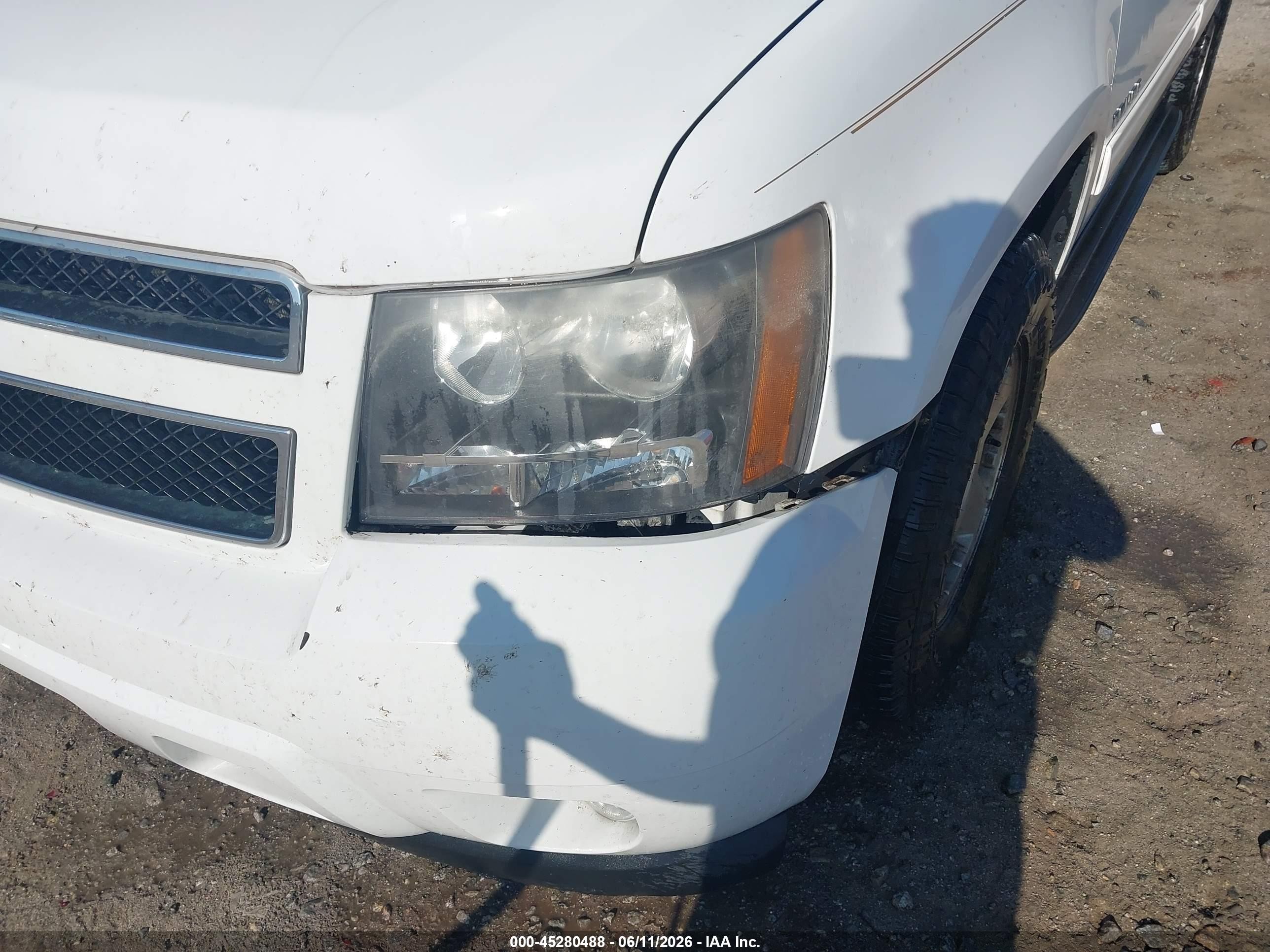 2011 Chevrolet Tahoe Lt White vin: 1GNSCBE02BR247837