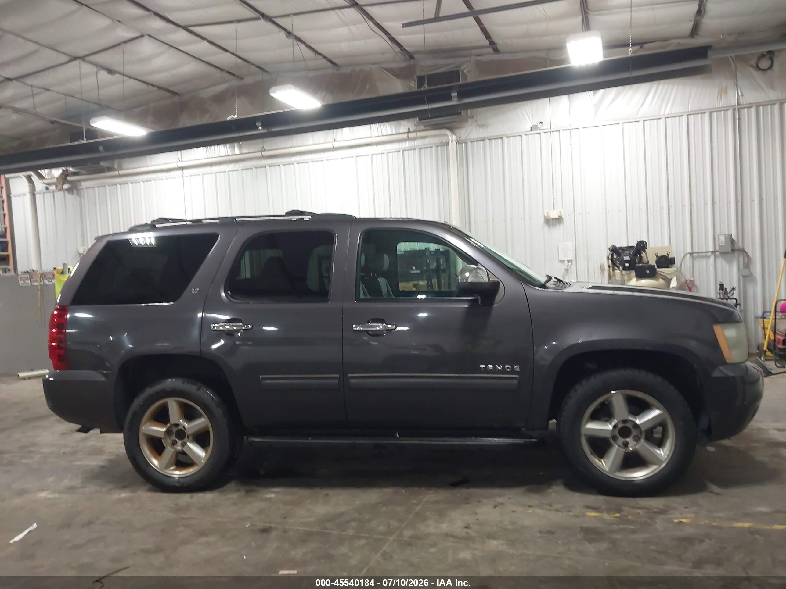 2011 Chevrolet Tahoe Lt Gray vin: 1GNSCBE02BR297556