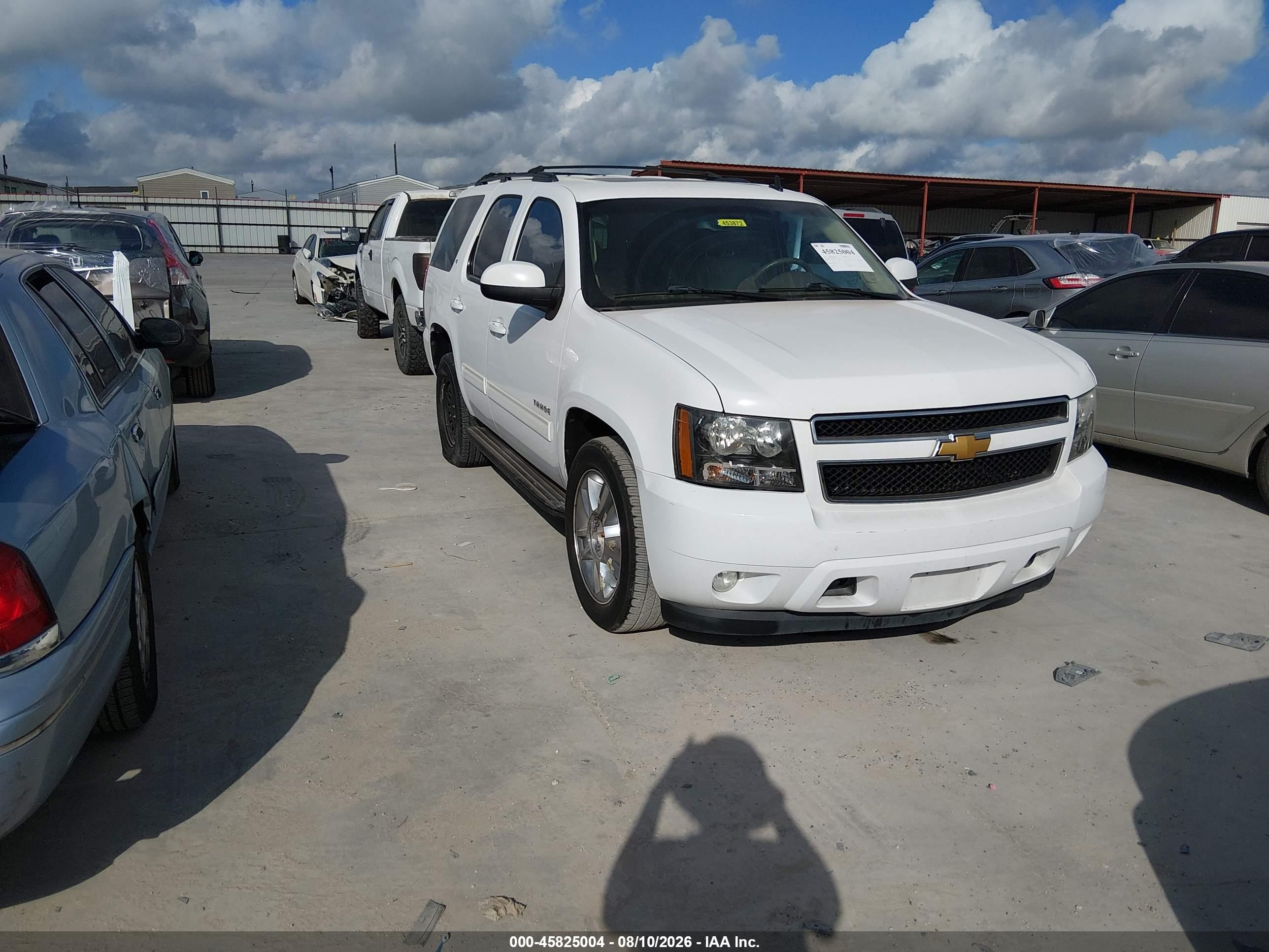 2012 Chevrolet Tahoe Lt White vin: 1GNSCBE02CR264297