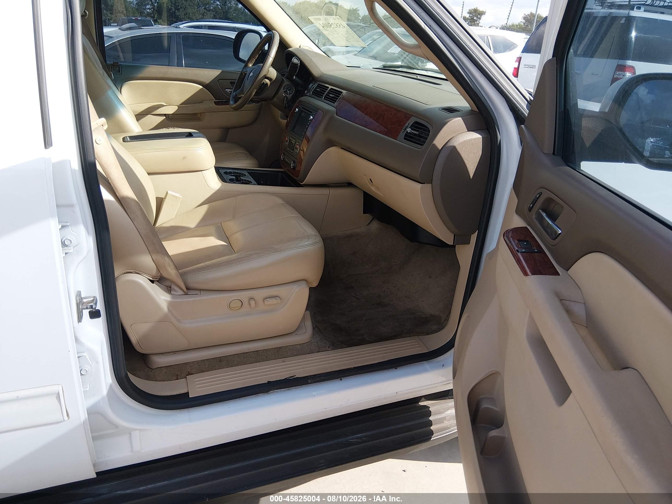 2012 Chevrolet Tahoe Lt Белый vin: 1GNSCBE02CR264297
