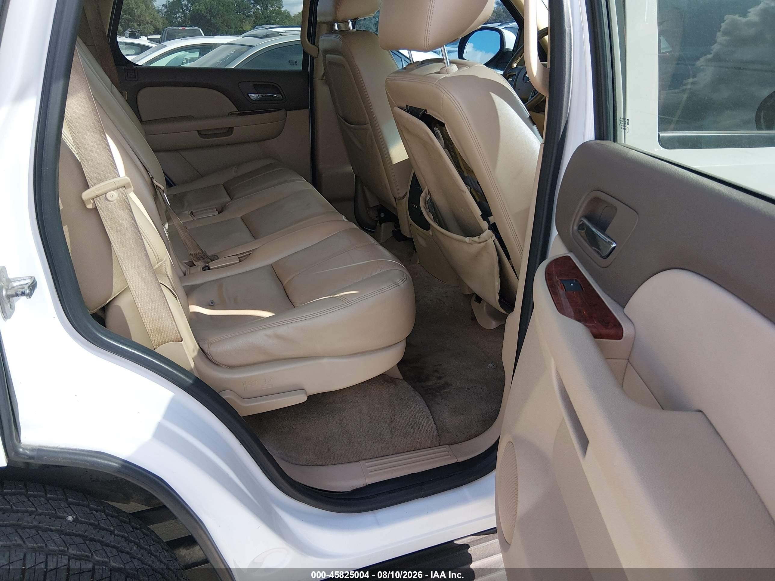 2012 Chevrolet Tahoe Lt Белый vin: 1GNSCBE02CR264297