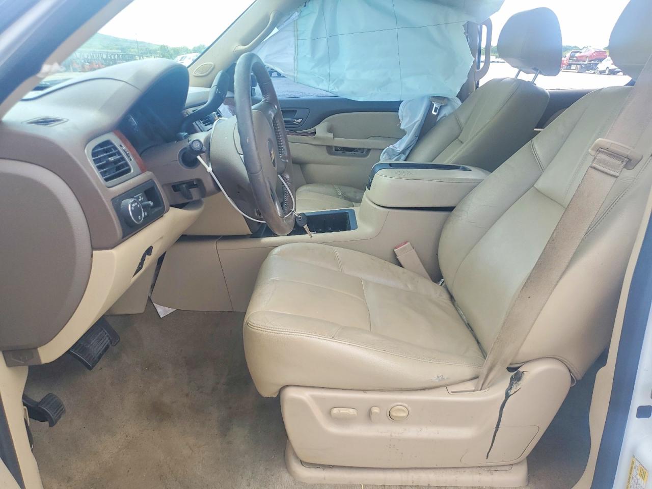 2013 Chevrolet Tahoe C1500 Lt White vin: 1GNSCBE02DR150611