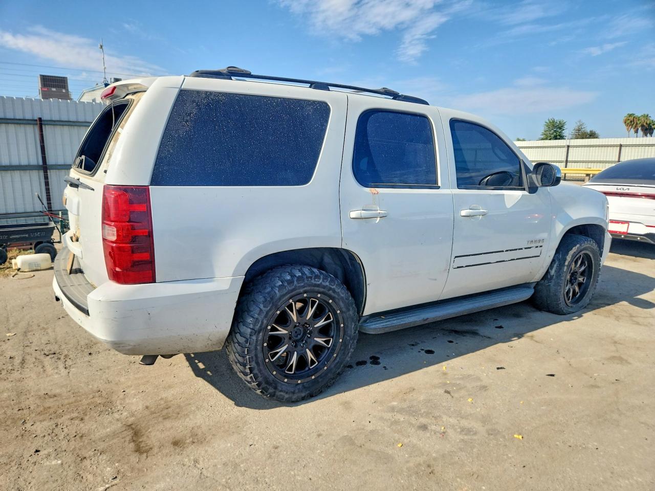 2013 Chevrolet Tahoe C1500 Lt Белый vin: 1GNSCBE02DR255519