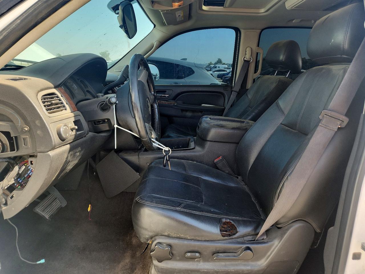 2013 Chevrolet Tahoe C1500 Lt Белый vin: 1GNSCBE02DR255519