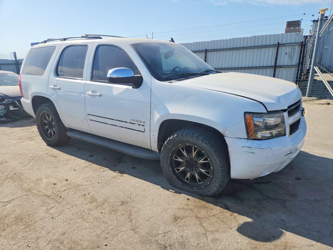 2013 Chevrolet Tahoe C1500 Lt Белый vin: 1GNSCBE02DR255519