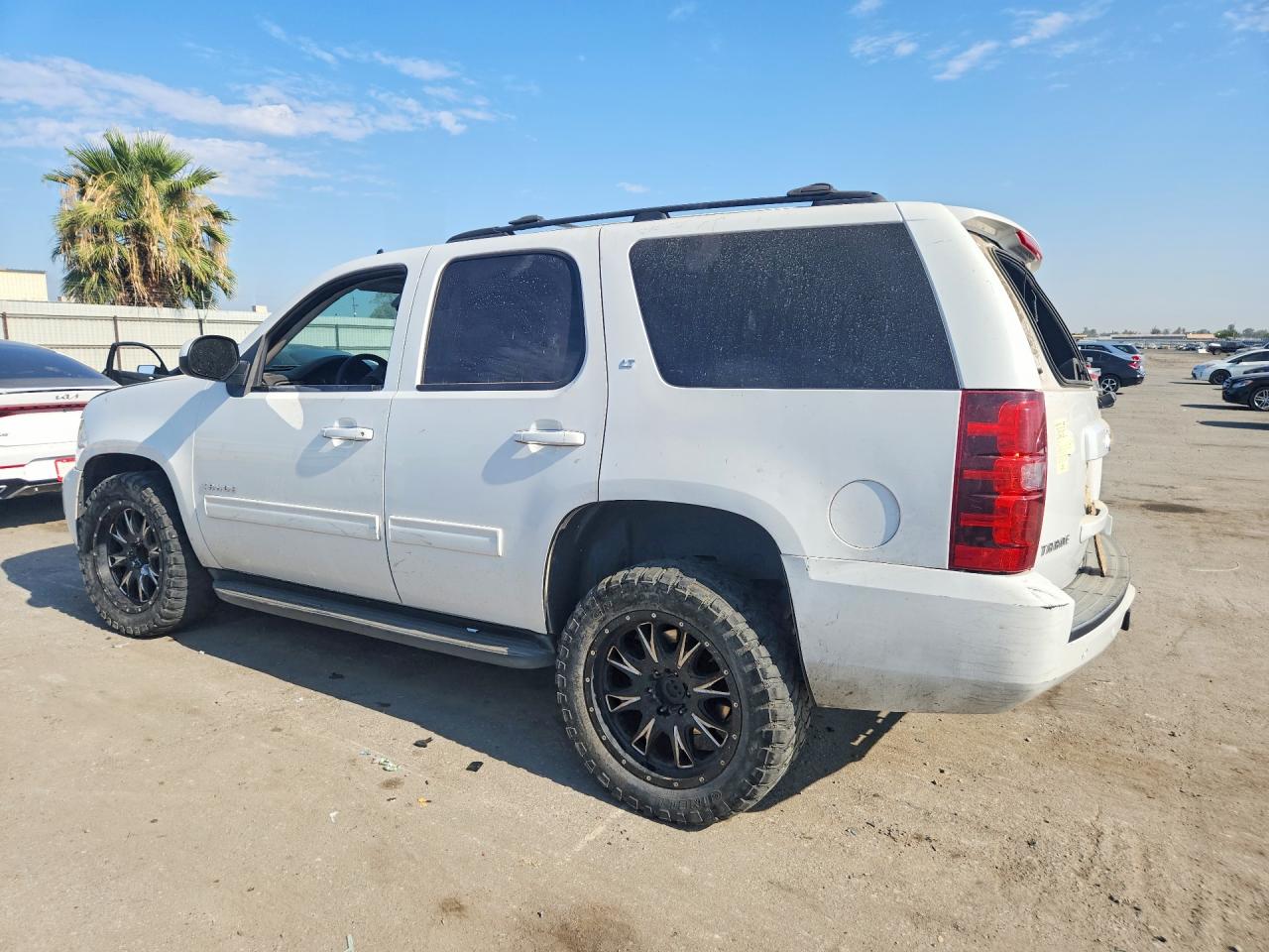2013 Chevrolet Tahoe C1500 Lt Белый vin: 1GNSCBE02DR255519