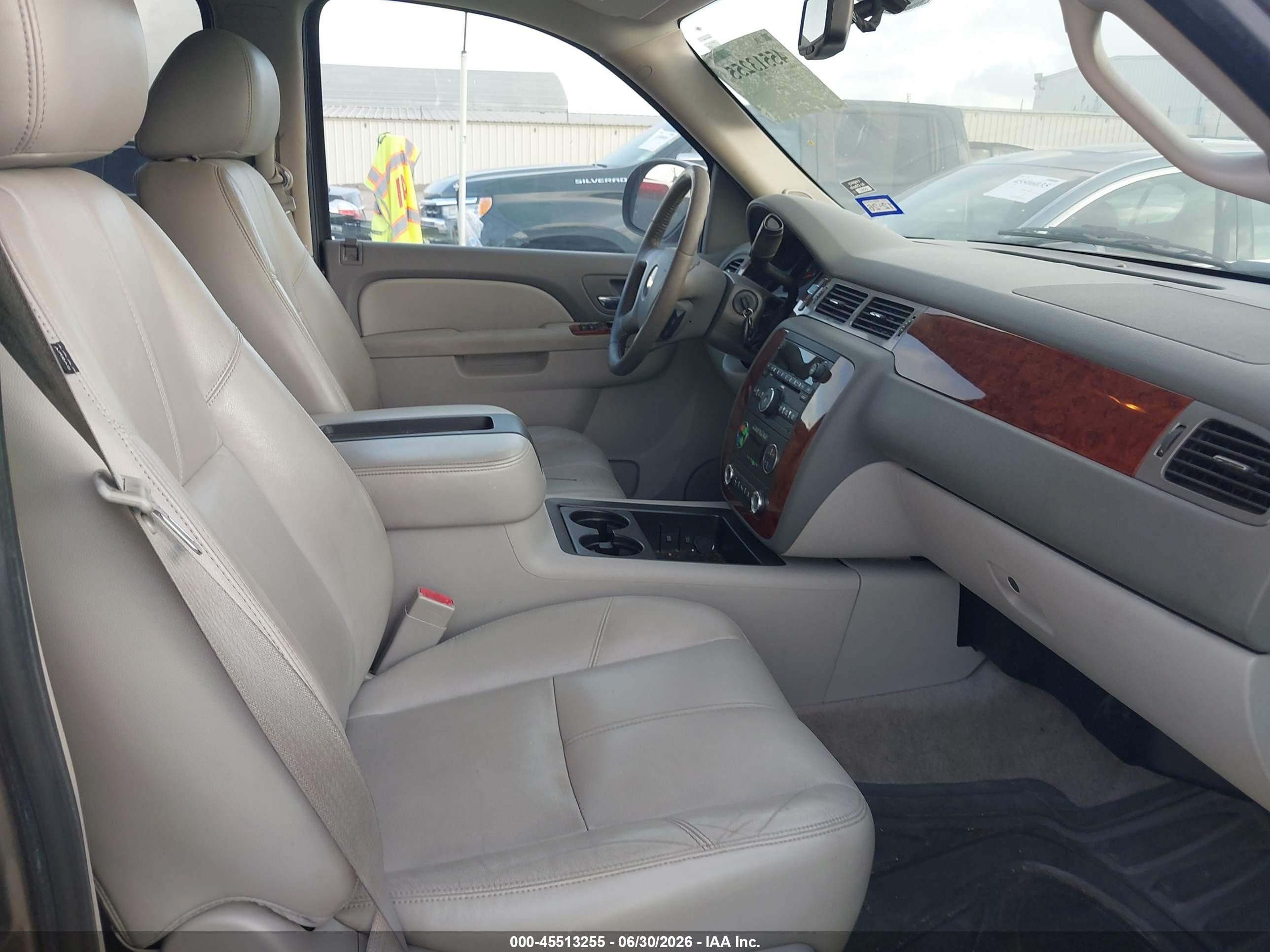 2011 Chevrolet Tahoe Lt Gray vin: 1GNSCBE03BR233042