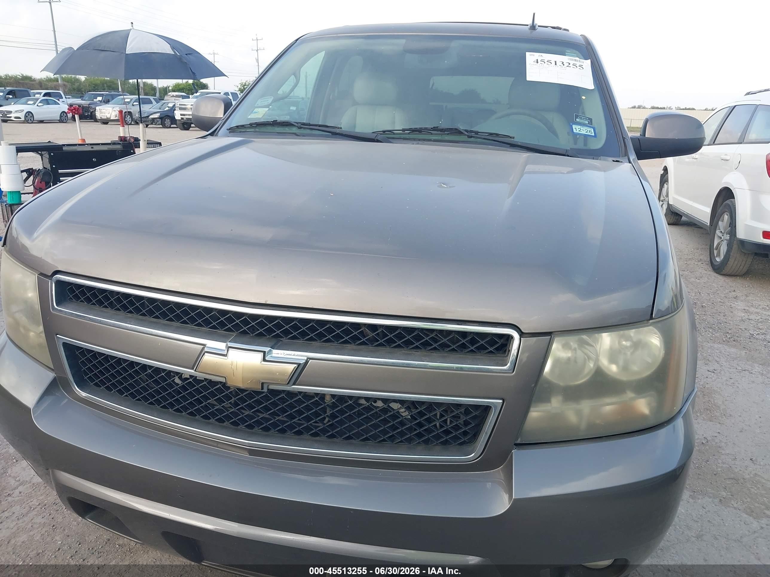 2011 Chevrolet Tahoe Lt Gray vin: 1GNSCBE03BR233042