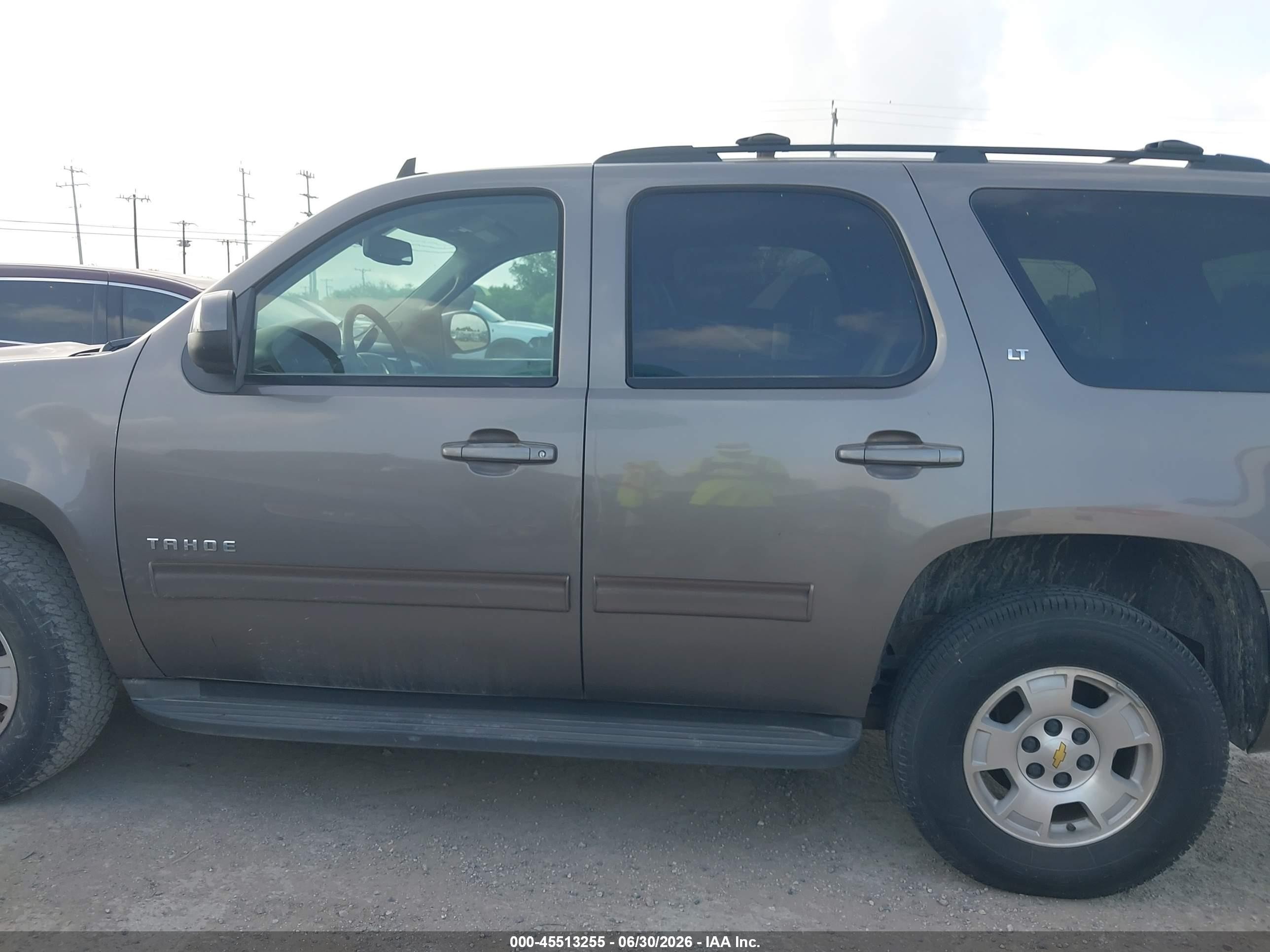 2011 Chevrolet Tahoe Lt Gray vin: 1GNSCBE03BR233042