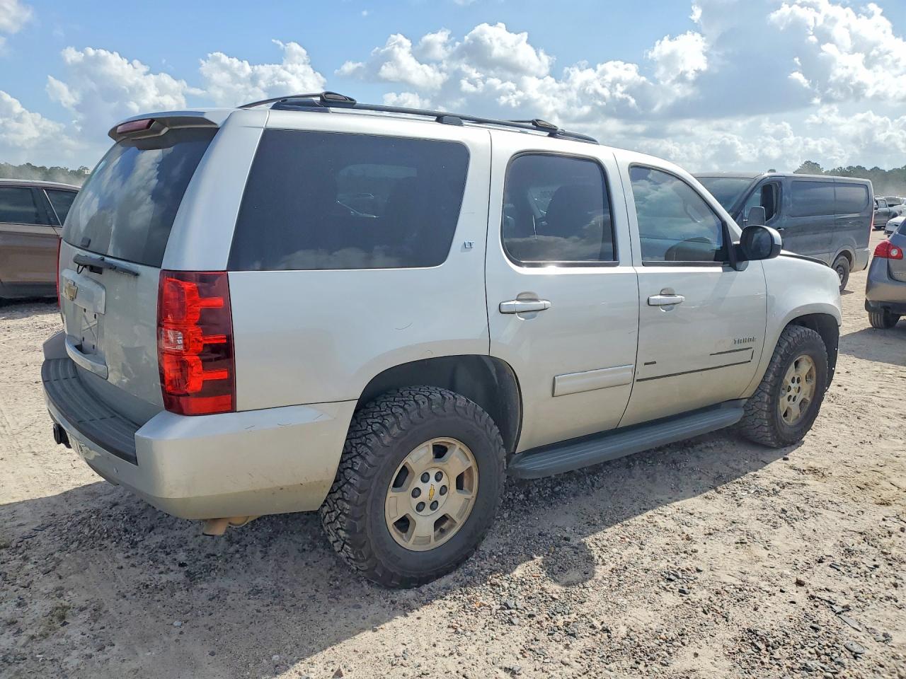 2011 Chevrolet Tahoe C1500 Lt Silver vin: 1GNSCBE03BR253601