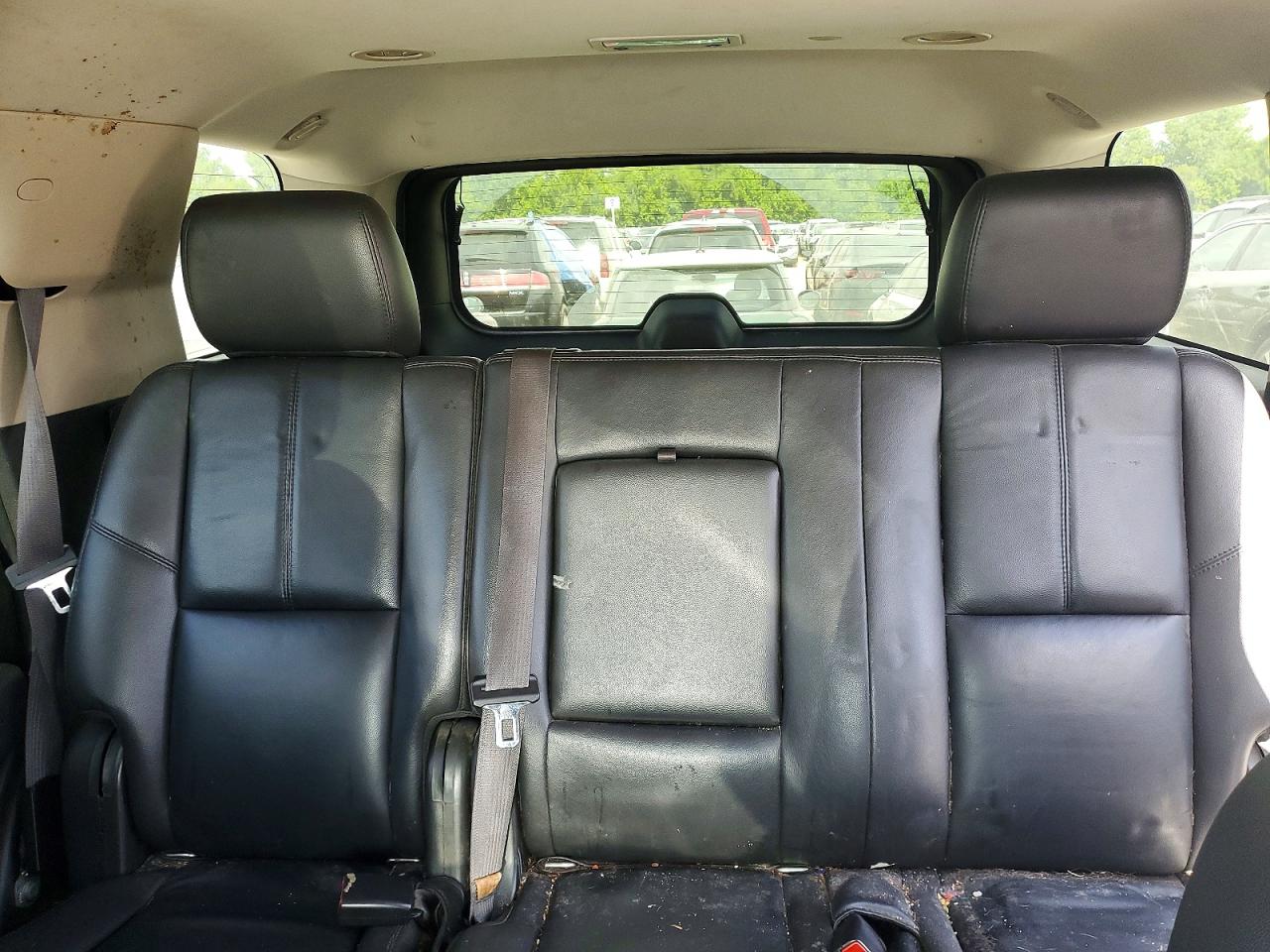 2011 Chevrolet Tahoe C1500 Lt Silver vin: 1GNSCBE03BR253601