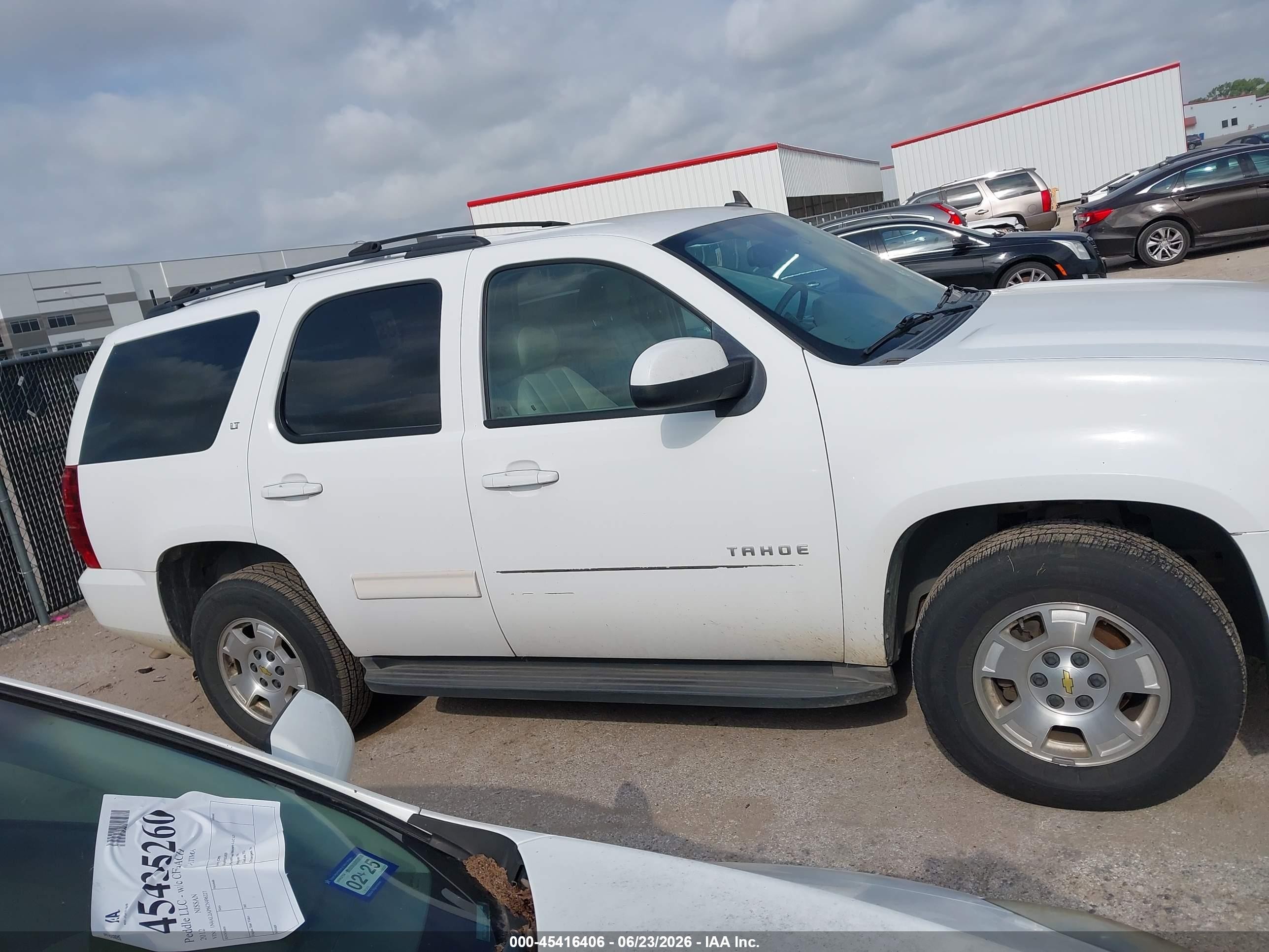 2011 Chevrolet Tahoe Lt Белый vin: 1GNSCBE03BR277025