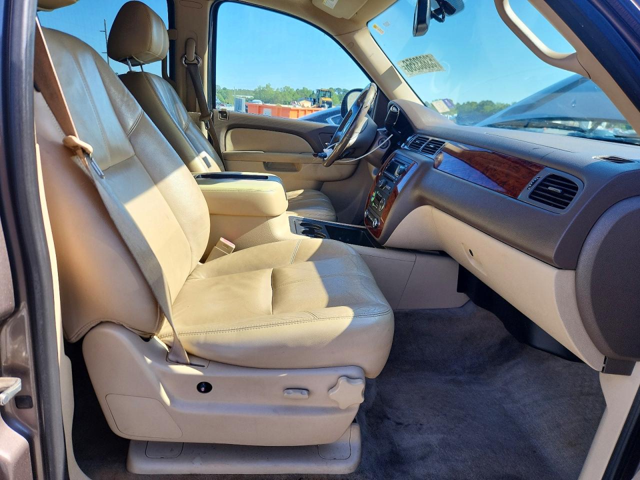 2011 Chevrolet Tahoe C1500 Lt Brown vin: 1GNSCBE03BR365833