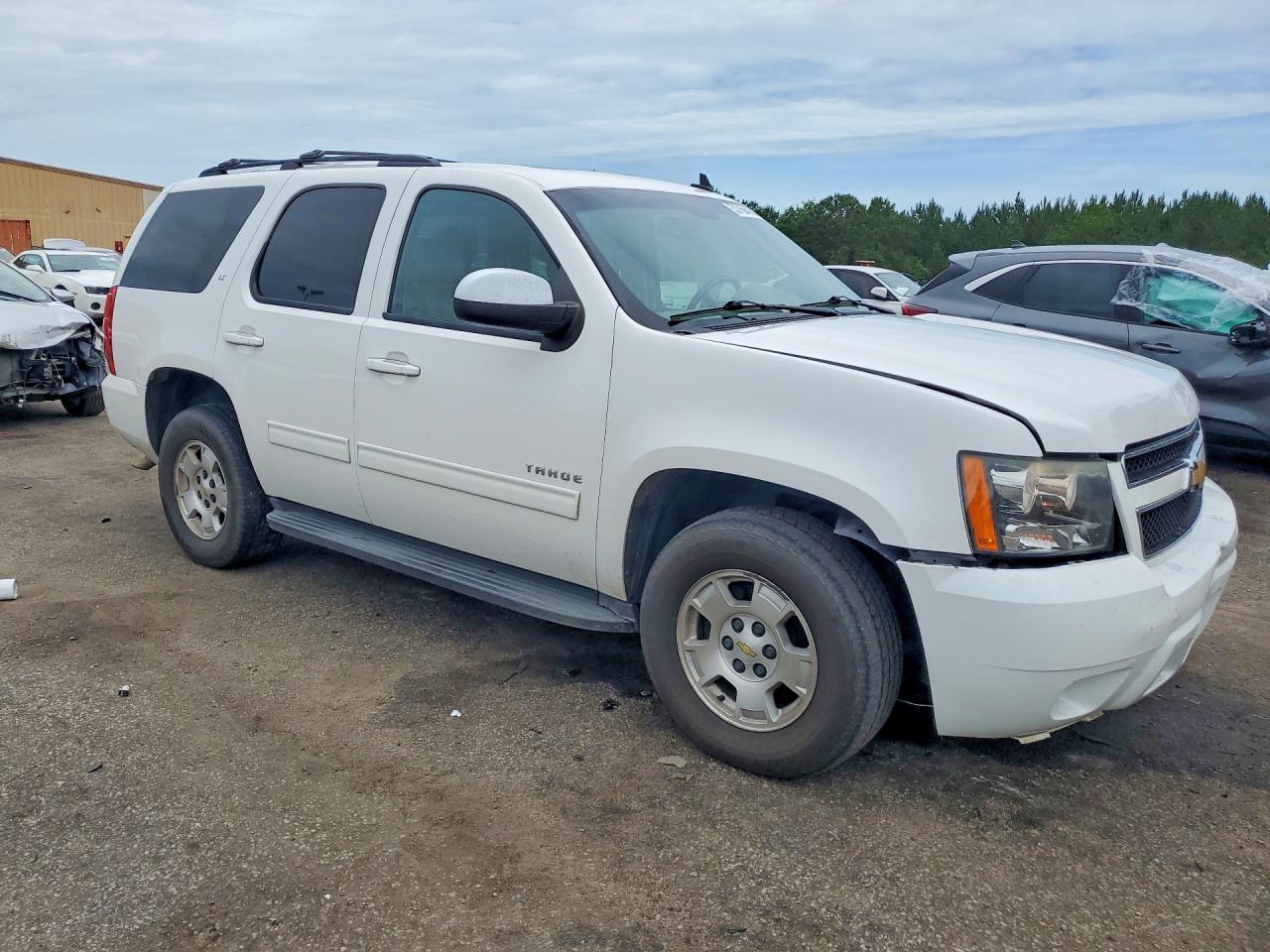 2013 Chevrolet Tahoe C1500 Lt White vin: 1GNSCBE03DR312455