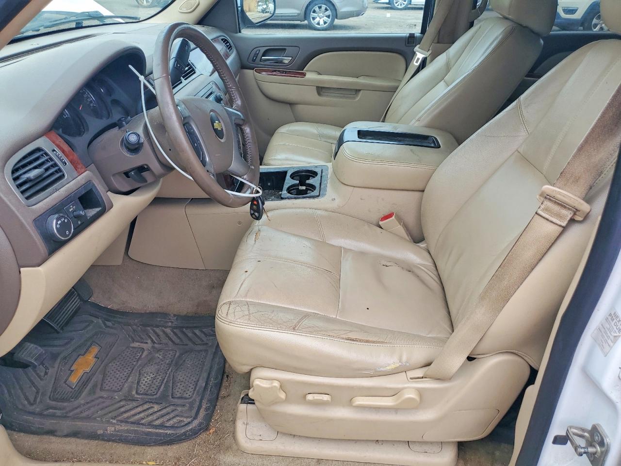2013 Chevrolet Tahoe C1500 Lt White vin: 1GNSCBE03DR312455