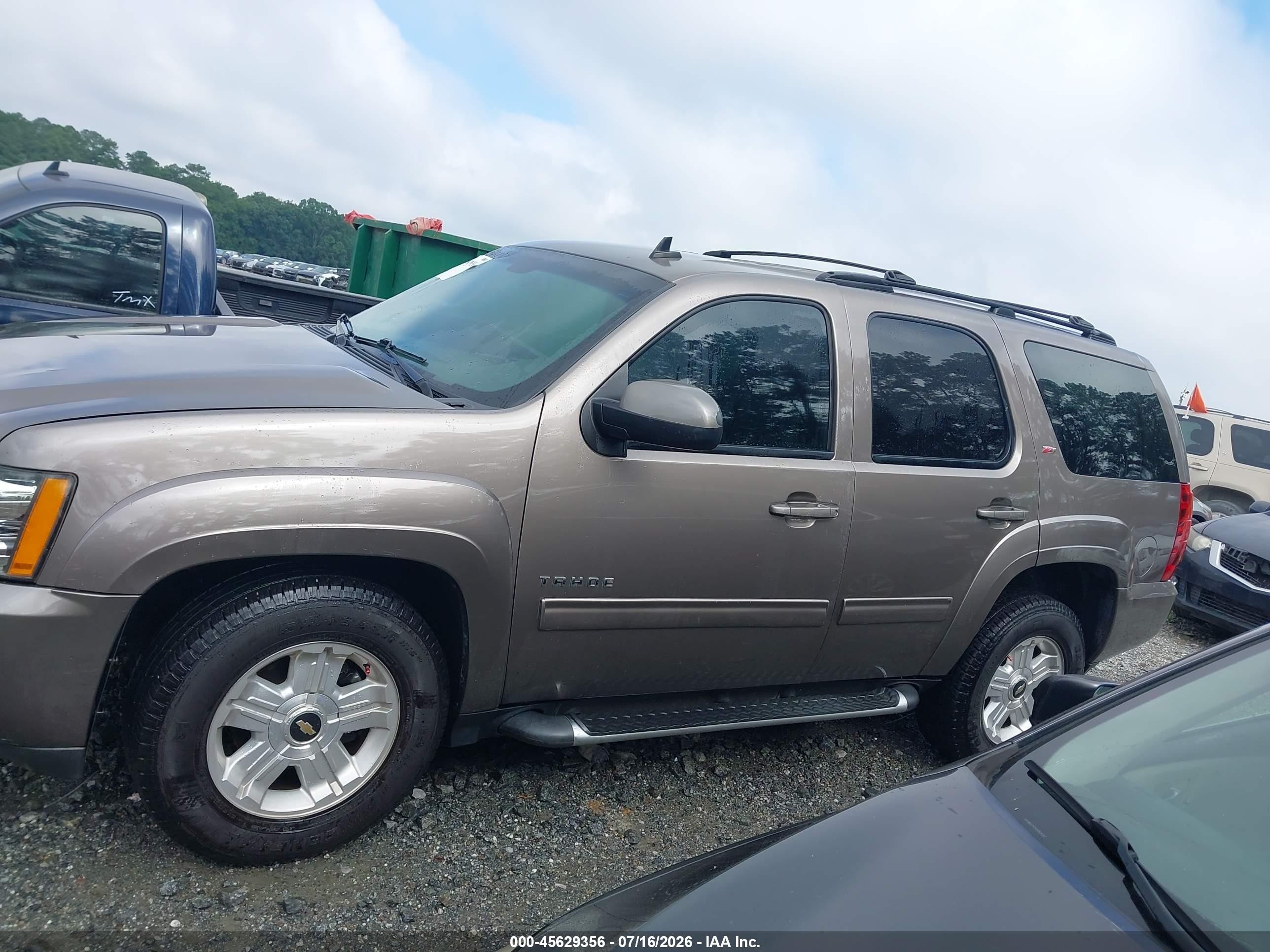 2013 Chevrolet Tahoe Lt Gray vin: 1GNSCBE03DR325738