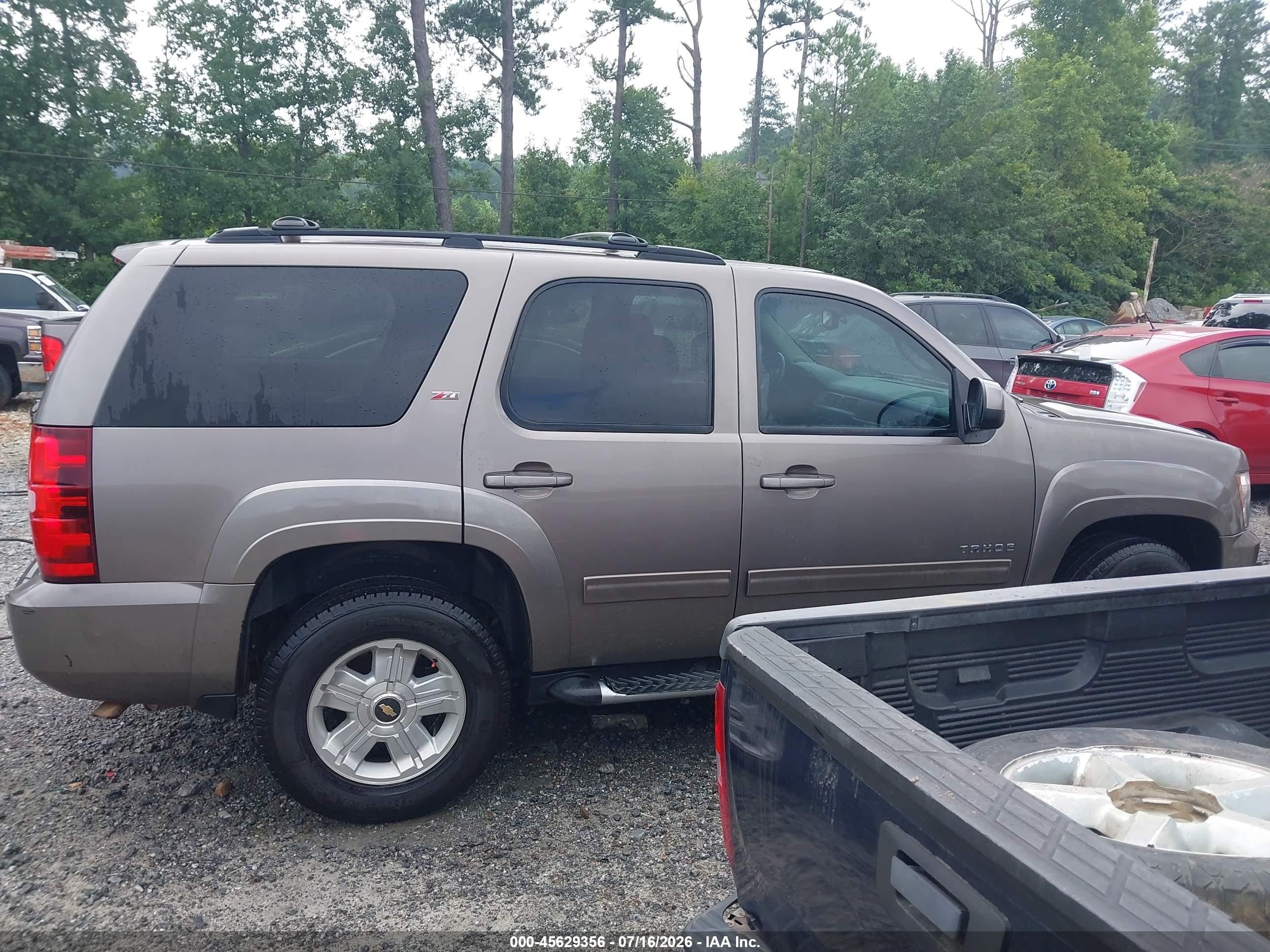 2013 Chevrolet Tahoe Lt Gray vin: 1GNSCBE03DR325738