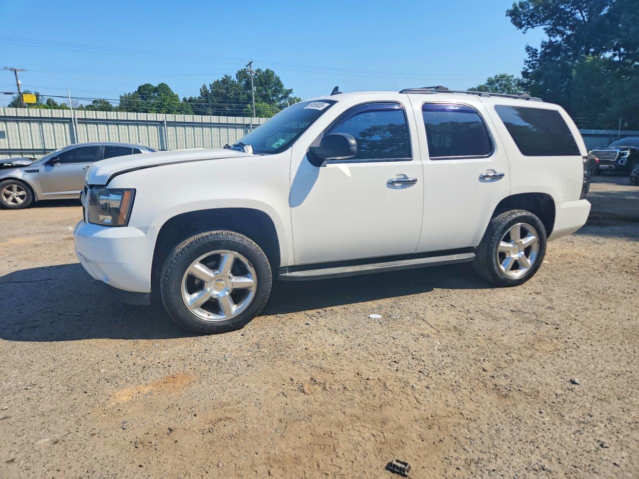 2013 Chevrolet Tahoe C1500 Lt White vin: 1GNSCBE03DR359775