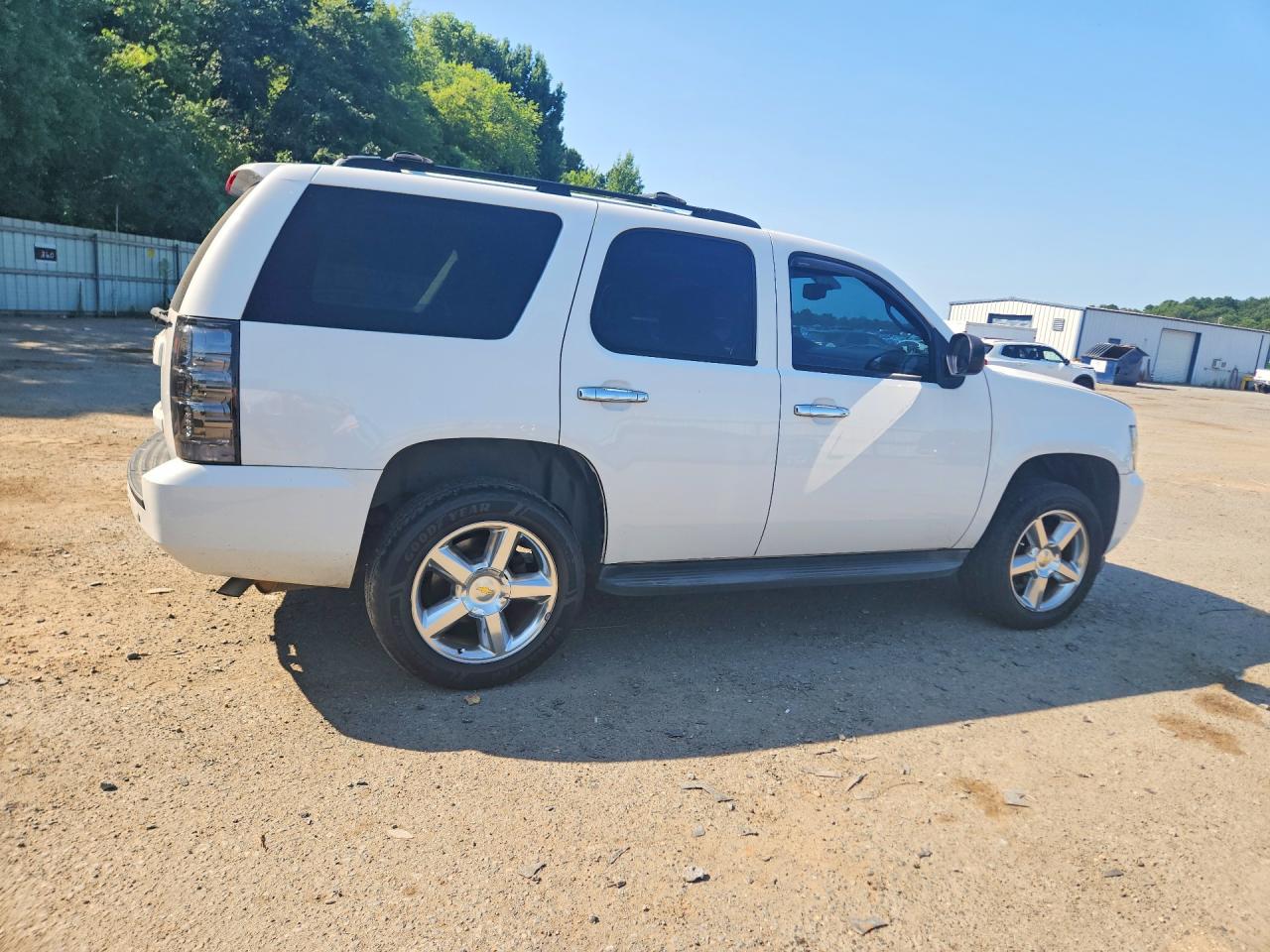 2013 Chevrolet Tahoe C1500 Lt White vin: 1GNSCBE03DR359775