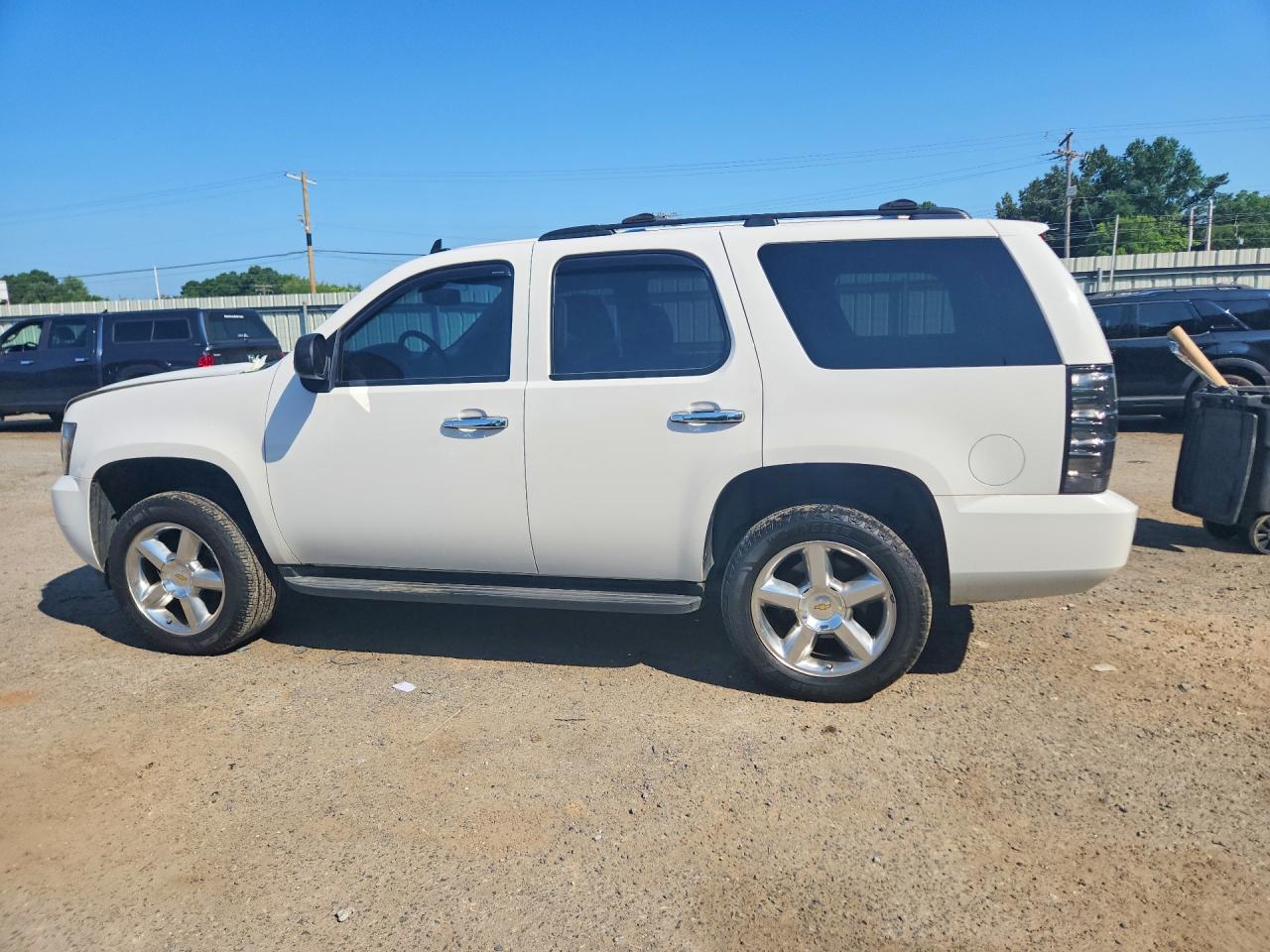 2013 Chevrolet Tahoe C1500 Lt White vin: 1GNSCBE03DR359775