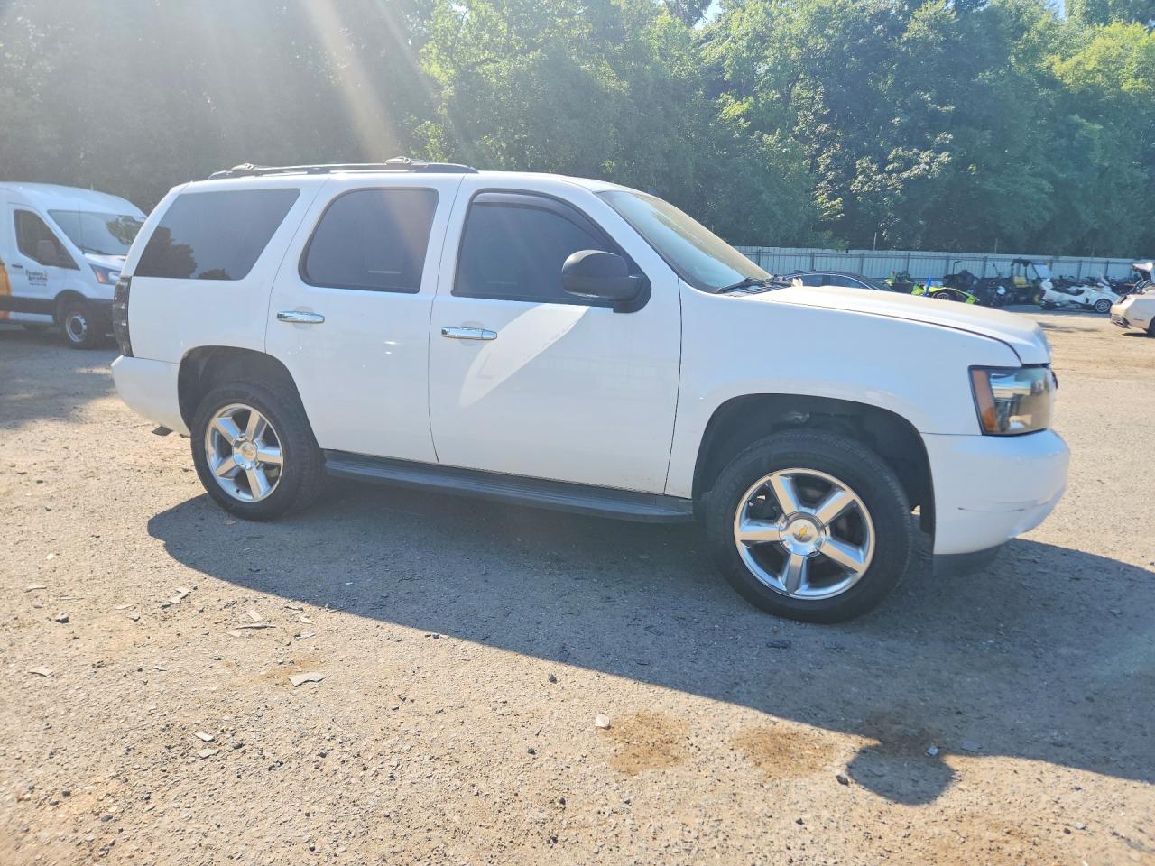 2013 Chevrolet Tahoe C1500 Lt White vin: 1GNSCBE03DR359775