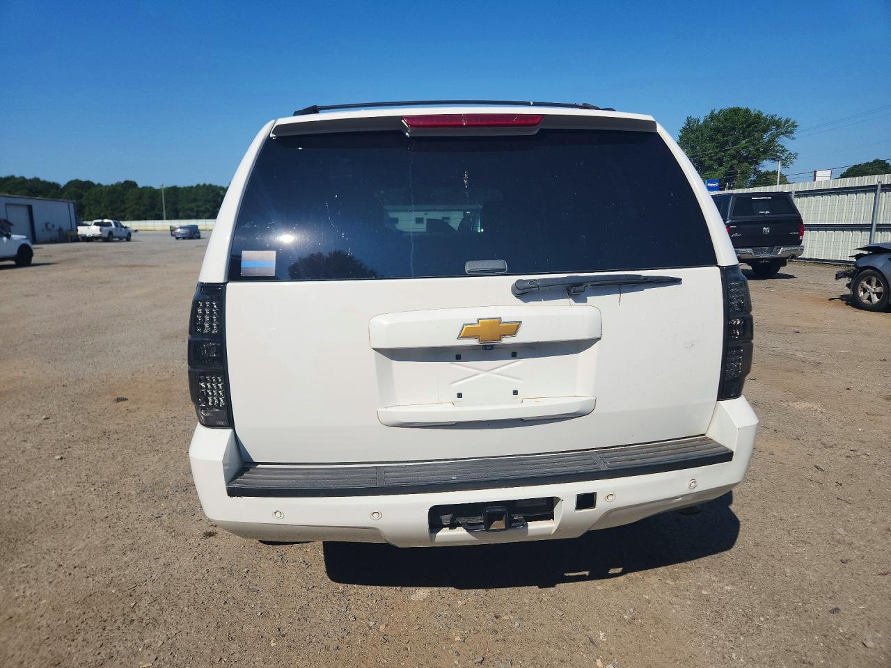 2013 Chevrolet Tahoe C1500 Lt White vin: 1GNSCBE03DR359775
