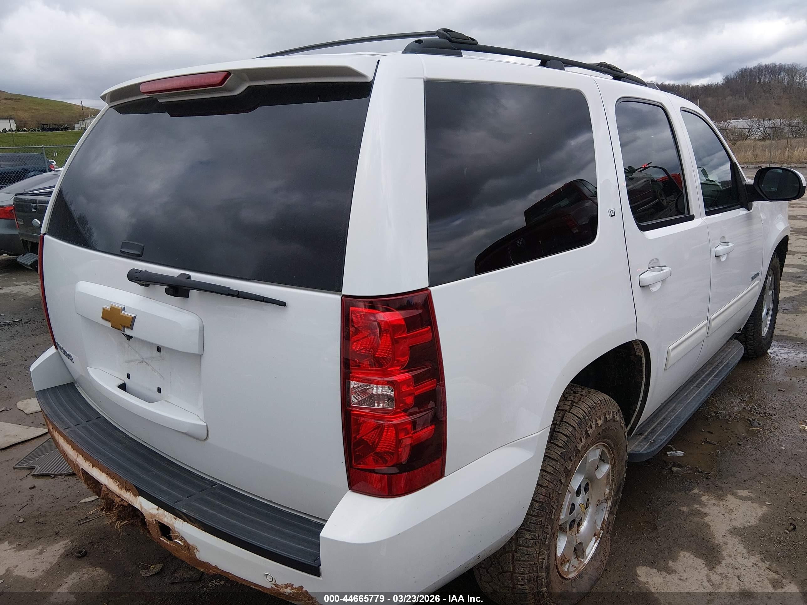 2014 Chevrolet Tahoe Lt Белый vin: 1GNSCBE03ER107753