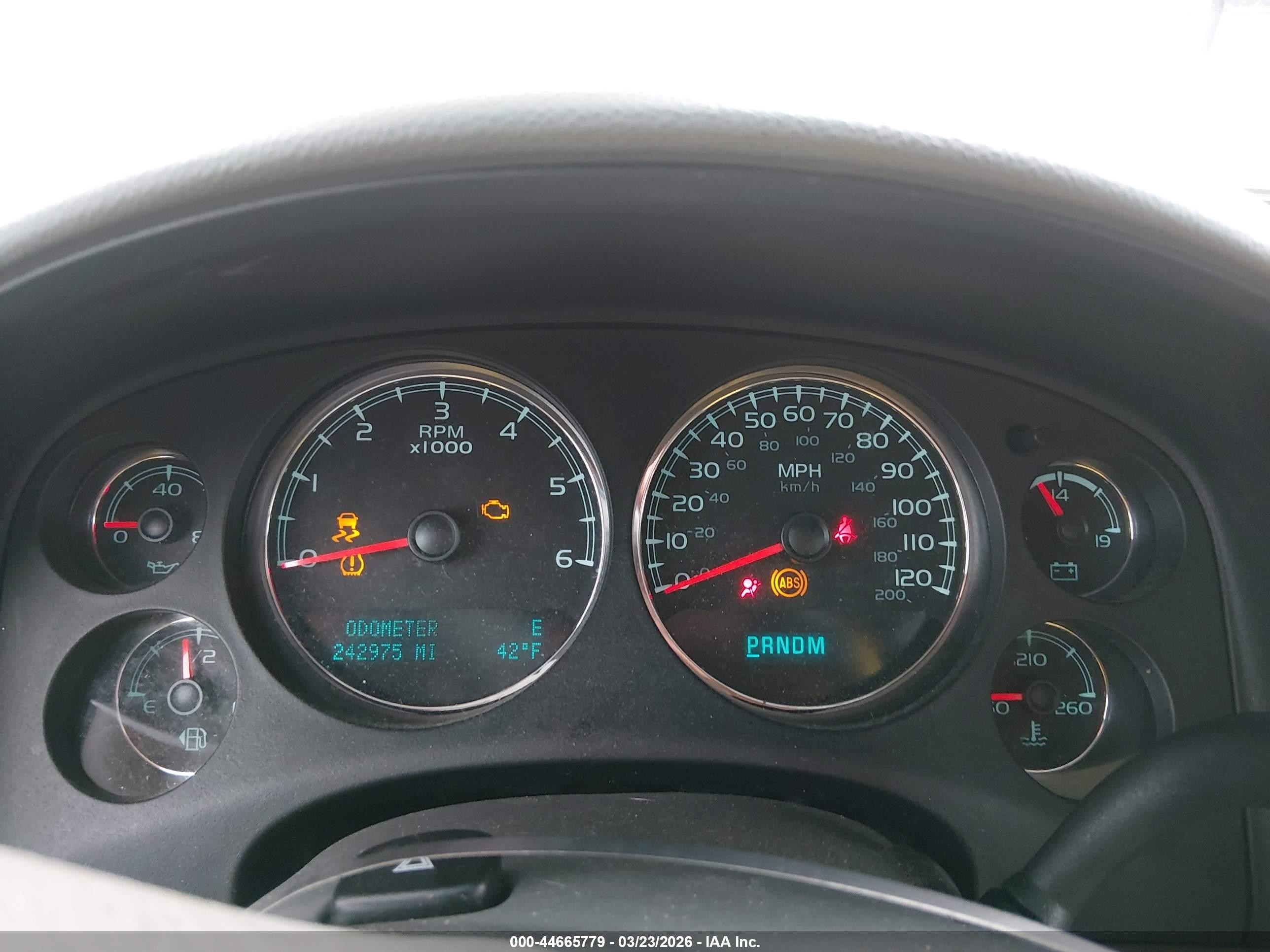 2014 Chevrolet Tahoe Lt Белый vin: 1GNSCBE03ER107753