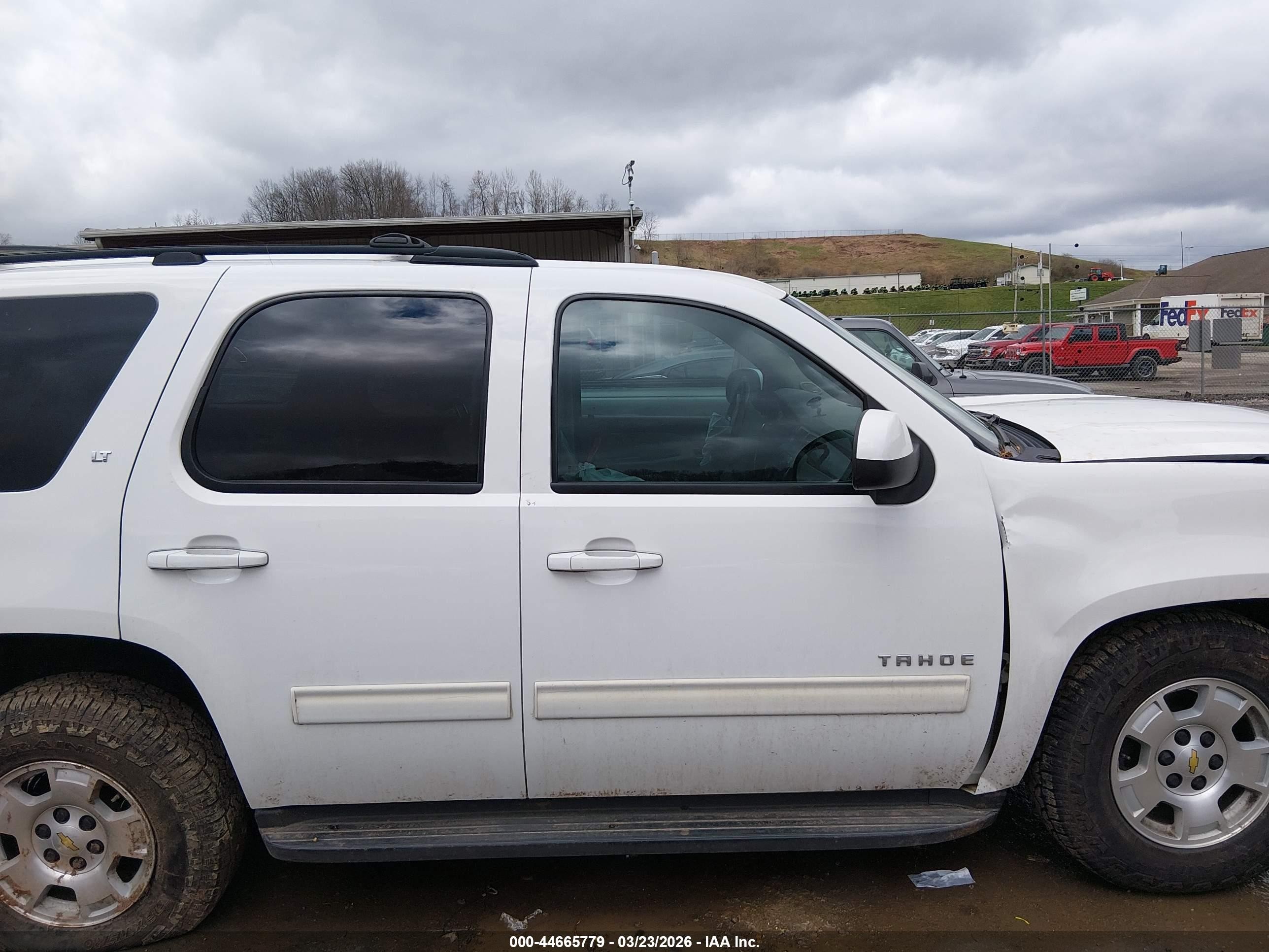2014 Chevrolet Tahoe Lt Белый vin: 1GNSCBE03ER107753