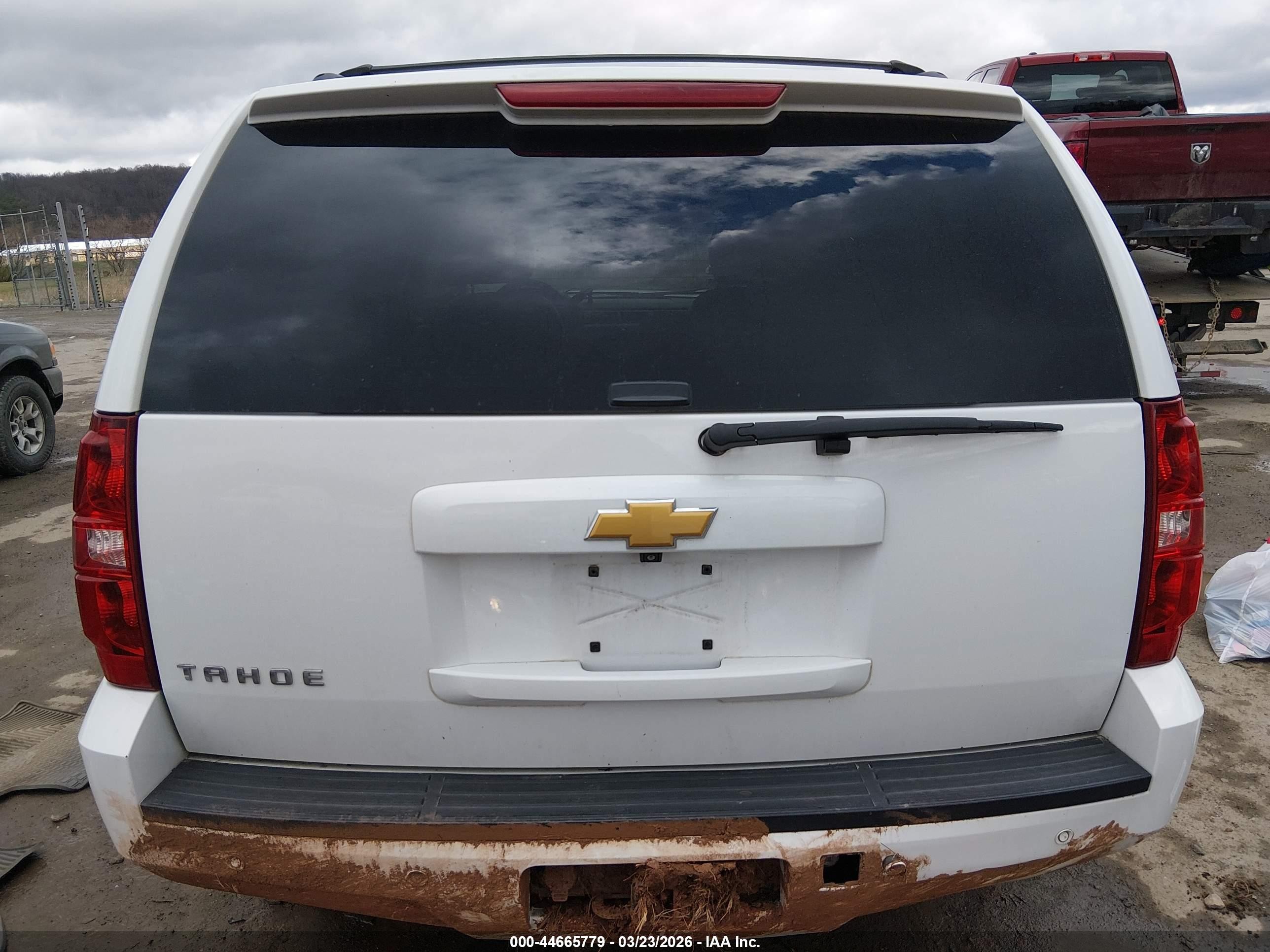 2014 Chevrolet Tahoe Lt Белый vin: 1GNSCBE03ER107753