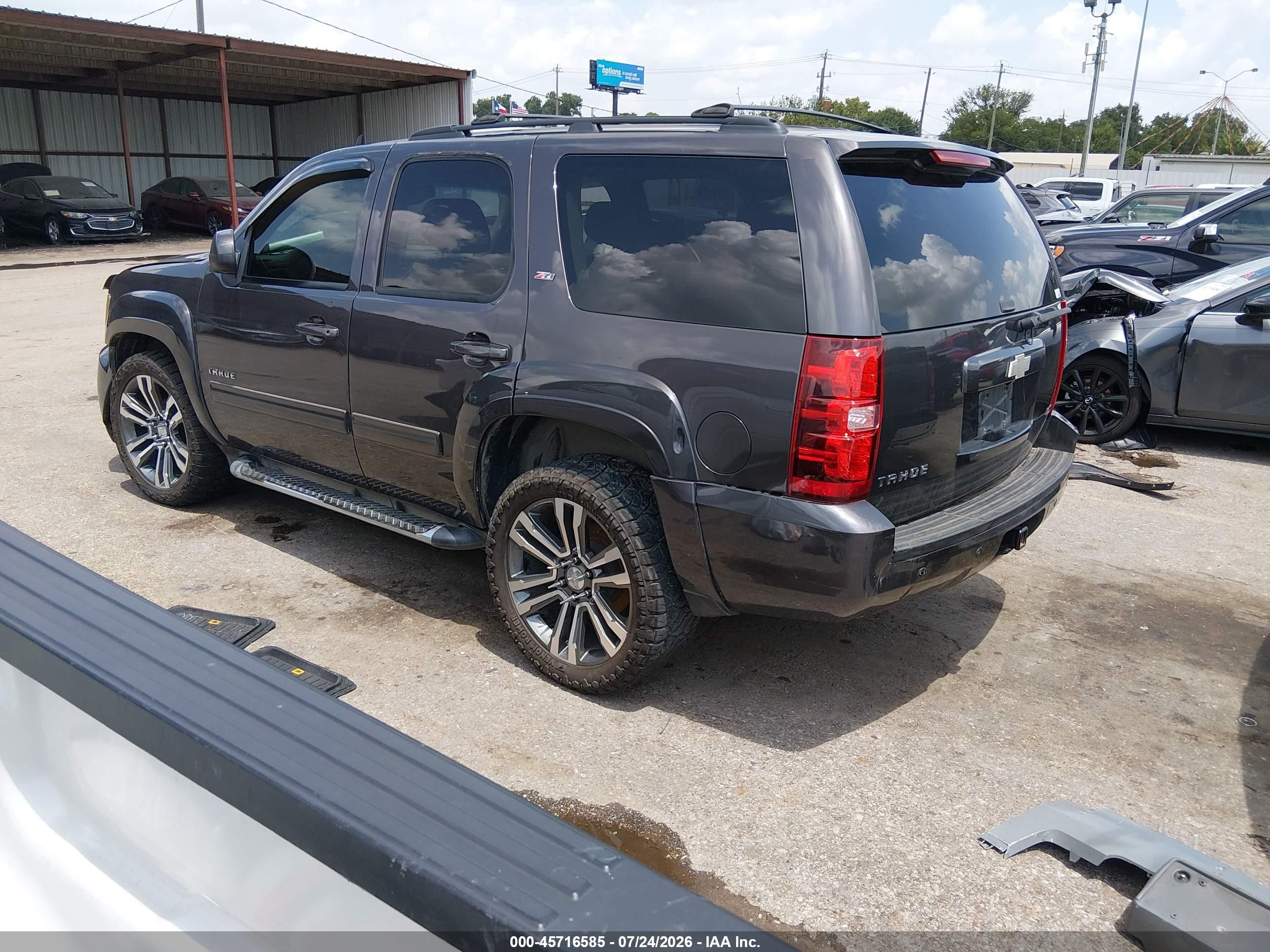 2011 Chevrolet Tahoe Lt Серый vin: 1GNSCBE04BR263067