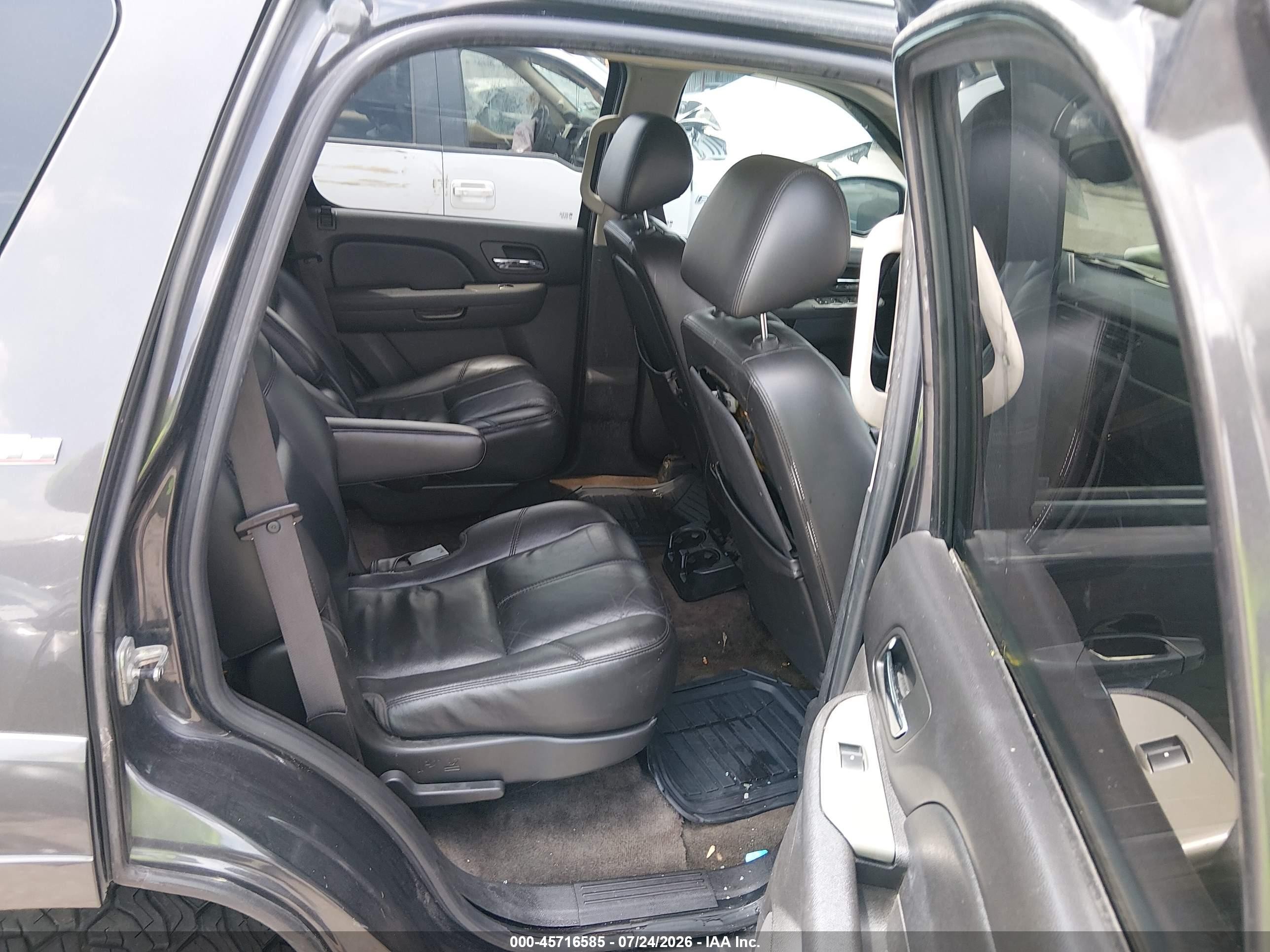2011 Chevrolet Tahoe Lt Серый vin: 1GNSCBE04BR263067