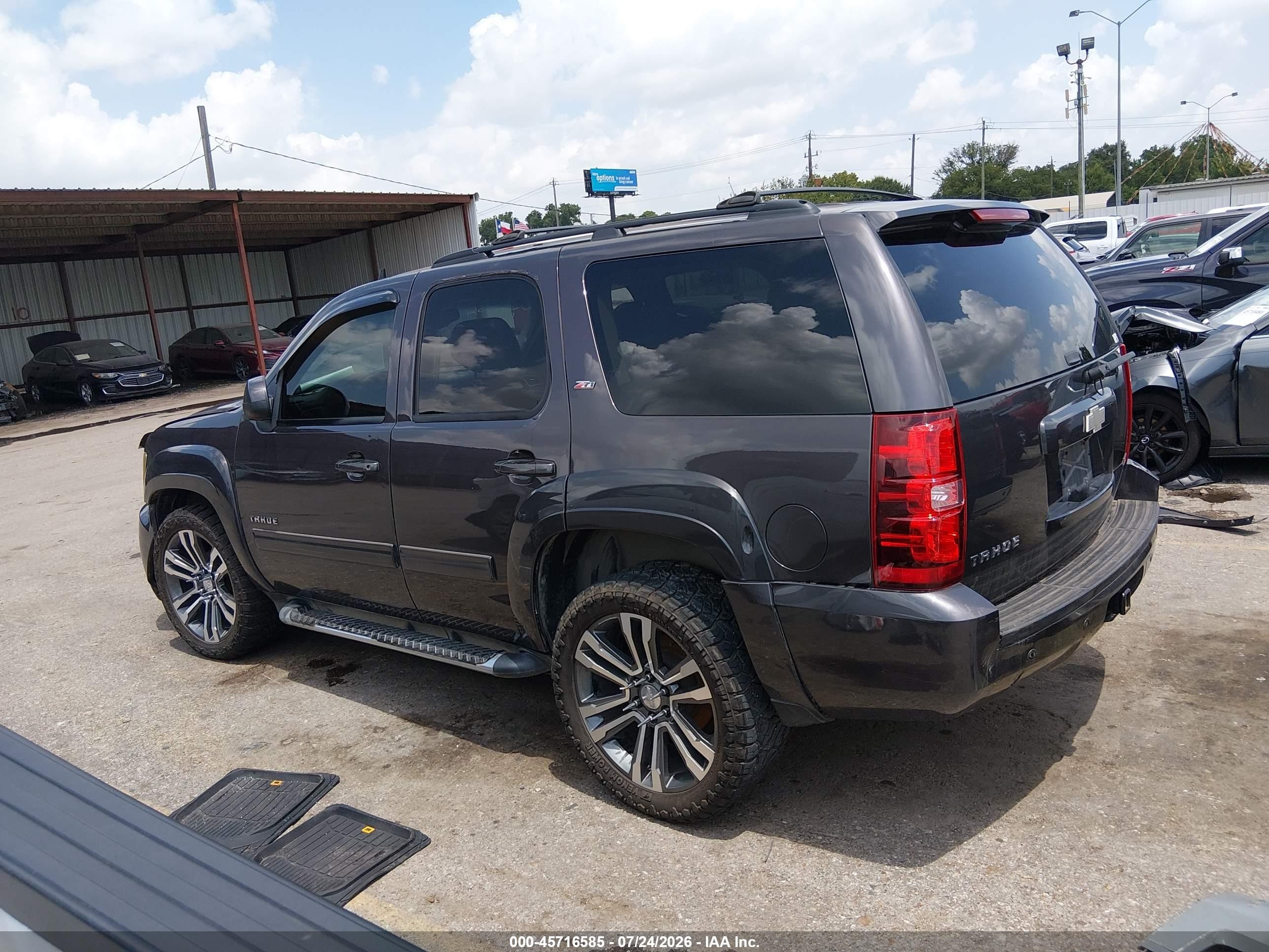 2011 Chevrolet Tahoe Lt Серый vin: 1GNSCBE04BR263067