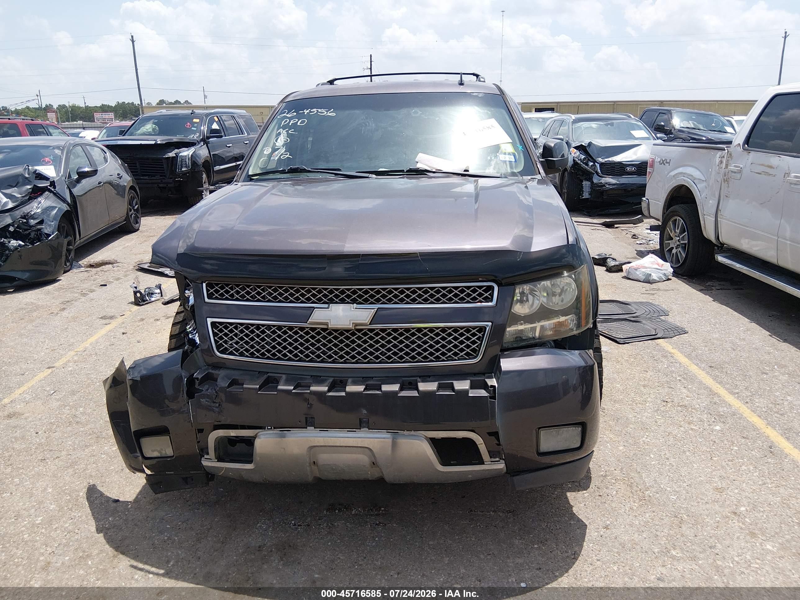 2011 Chevrolet Tahoe Lt Серый vin: 1GNSCBE04BR263067