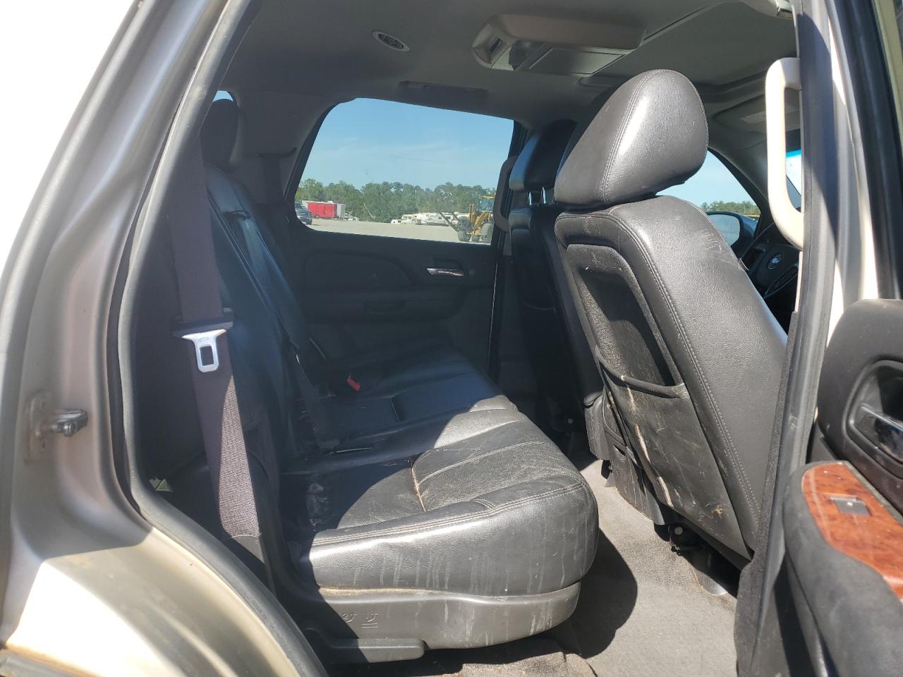 2013 Chevrolet Tahoe C1500 Lt Beige vin: 1GNSCBE04DR176398